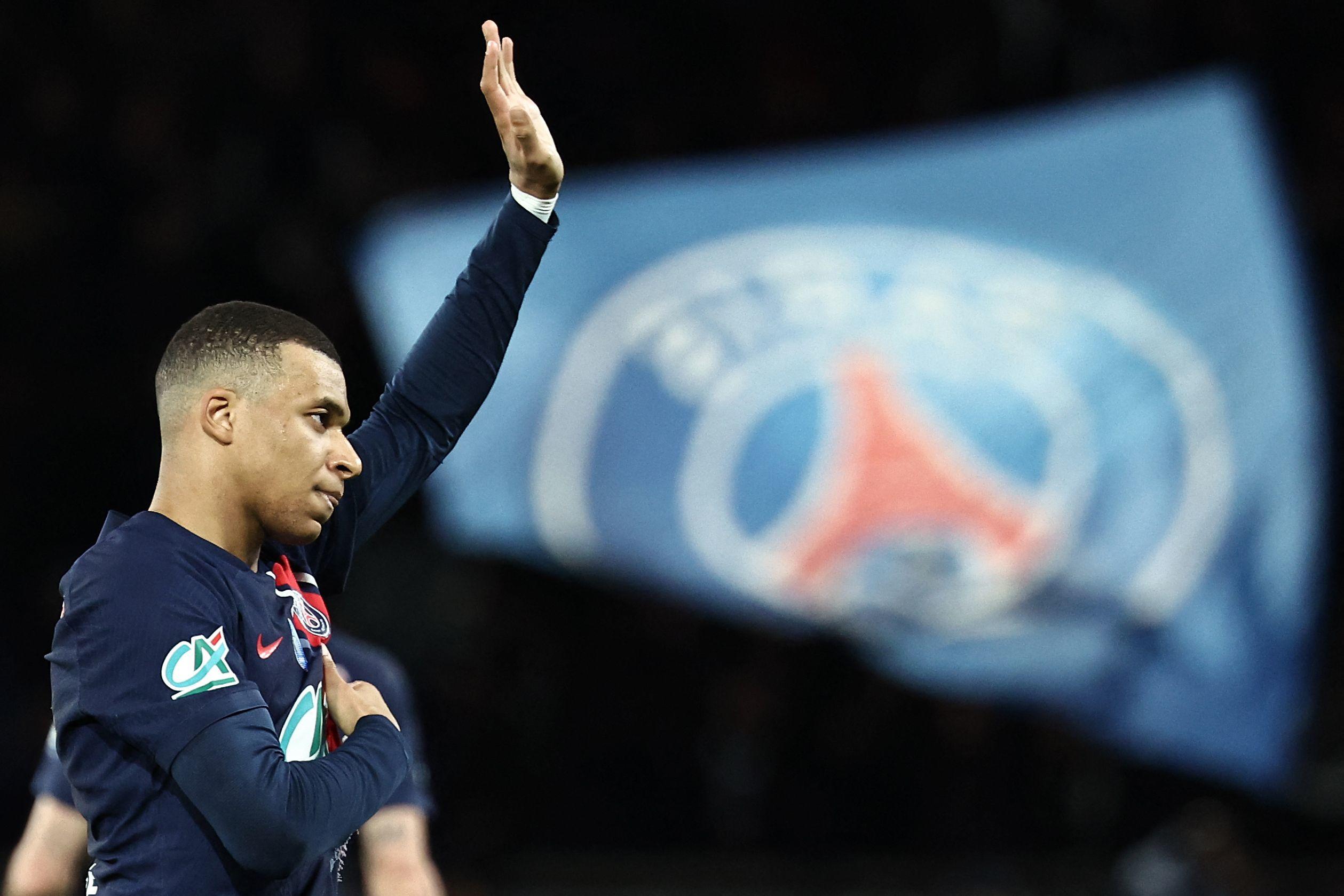 Kylian Mbappé annonce officiellement son départ du club Paris Saint Germain via son compte X dans une vidéo virale. AFP/Franck Fife
