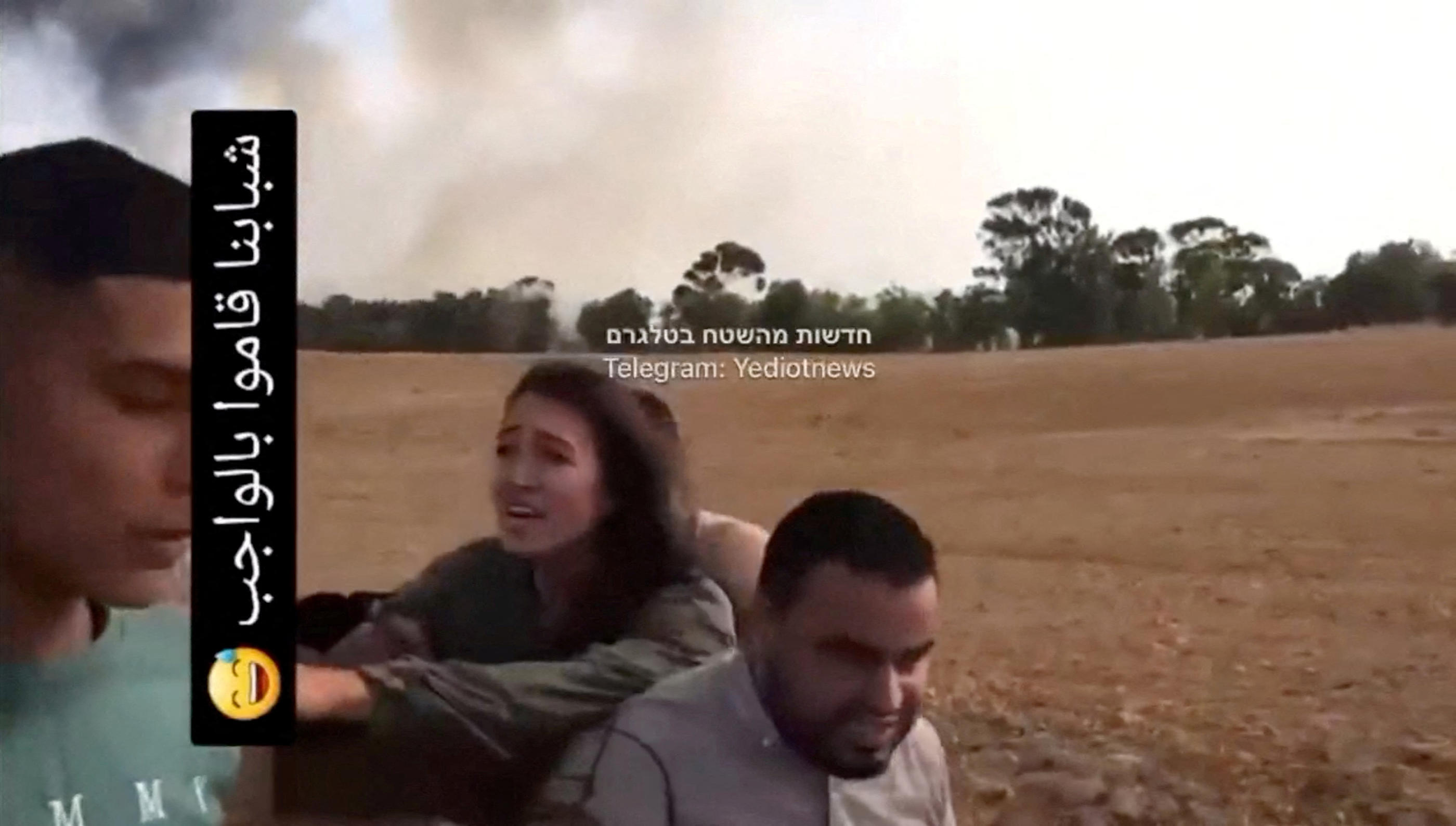 Une capture d'écran d'une vidéo publiée sur les réseaux sociaux le 7 octobre montre Noa Argamani prise en otage par des combattants du Hamas. REUTERS