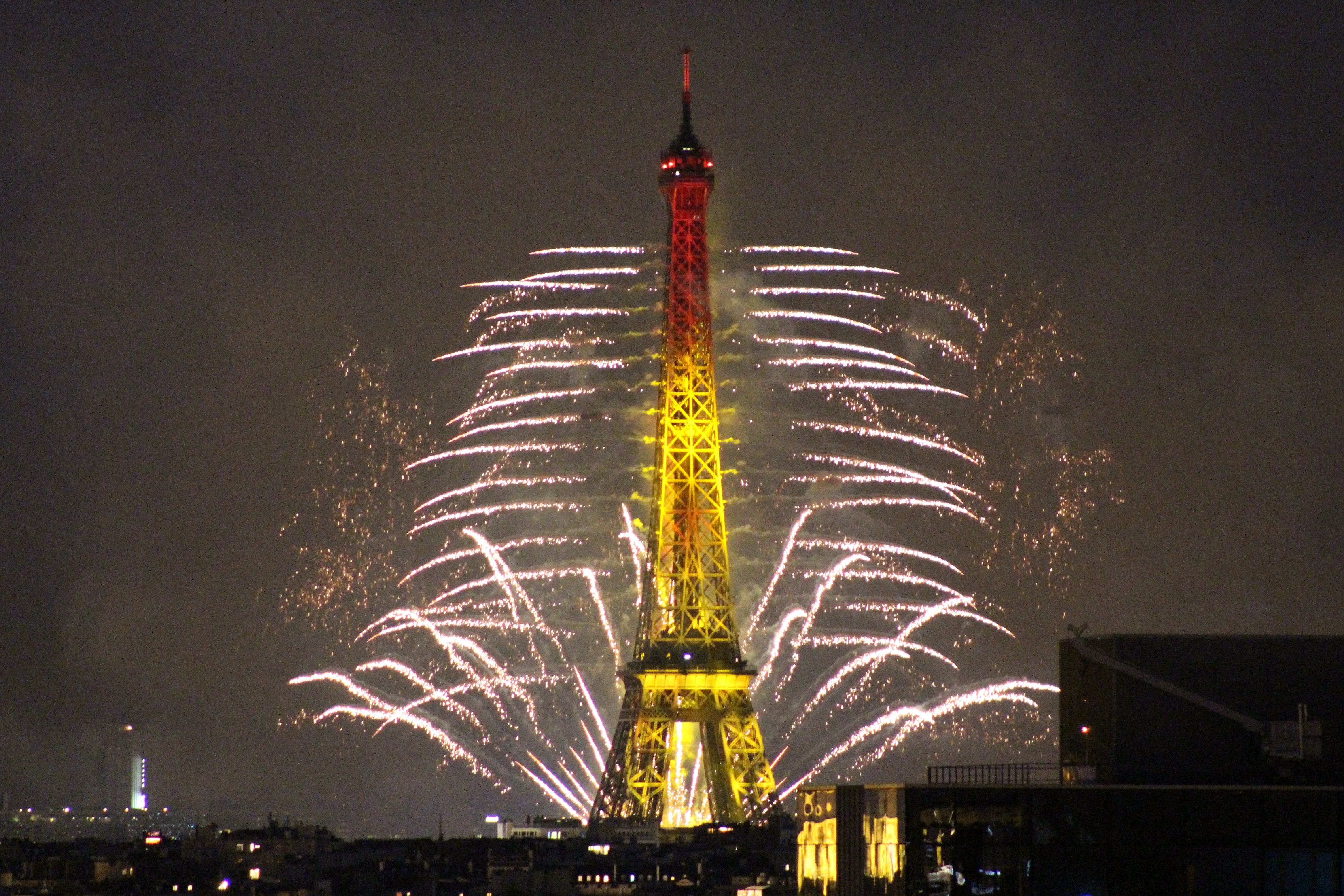 Les meilleurs endroits pour voir le feu d'artifice du 14 juillet à Paris -  Elle