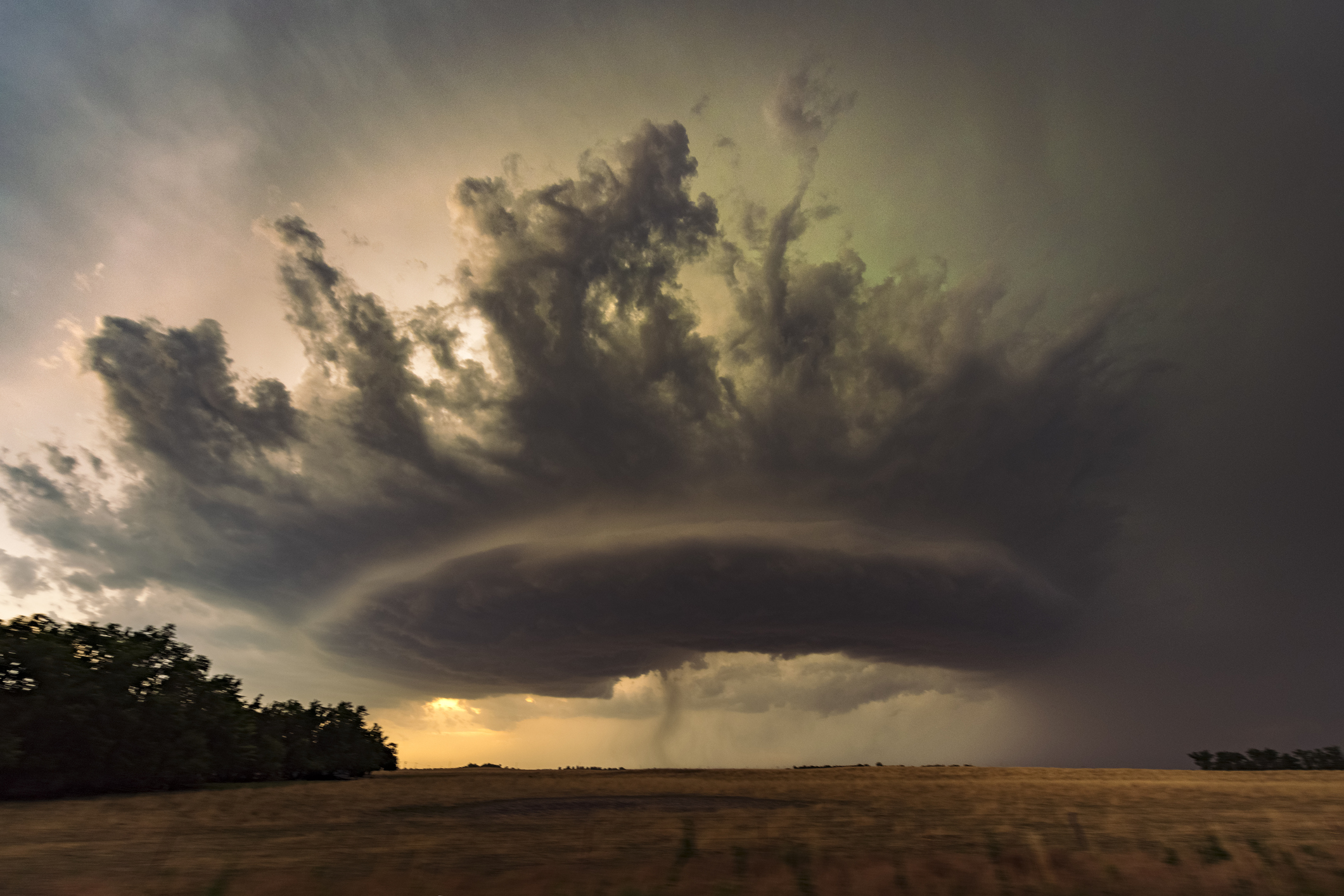 Une puissante tornade au Kansas aux Etats-Unis au sein de la « Tornado Alley », une zone géographique où se produisent fréquemment des tornades. Istock / John Finney