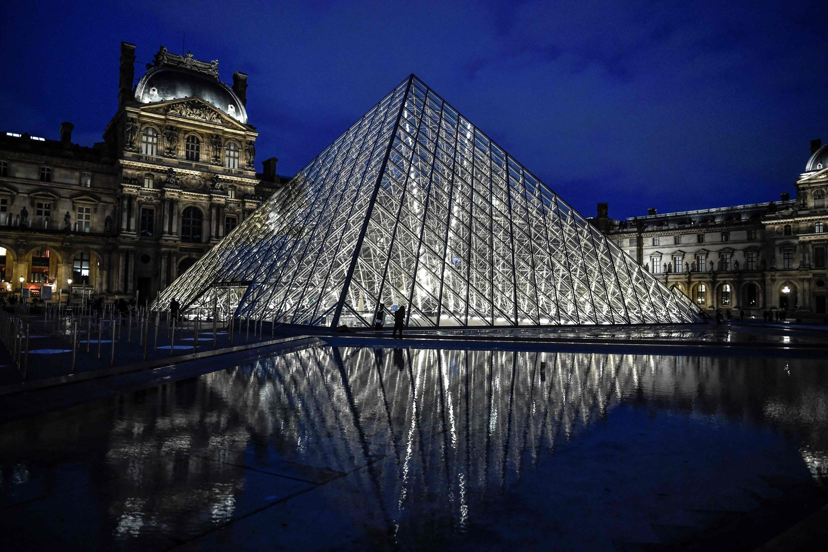 Ce jeudi, à la pyramide du Louvre, un dîner officiel est organisé par le CIO : une soirée entouré d’un certain mystère, les services de l’instance olympique insistant sur l’aspect «privé» de l’évènement. AFP/Stephane de Sakutin