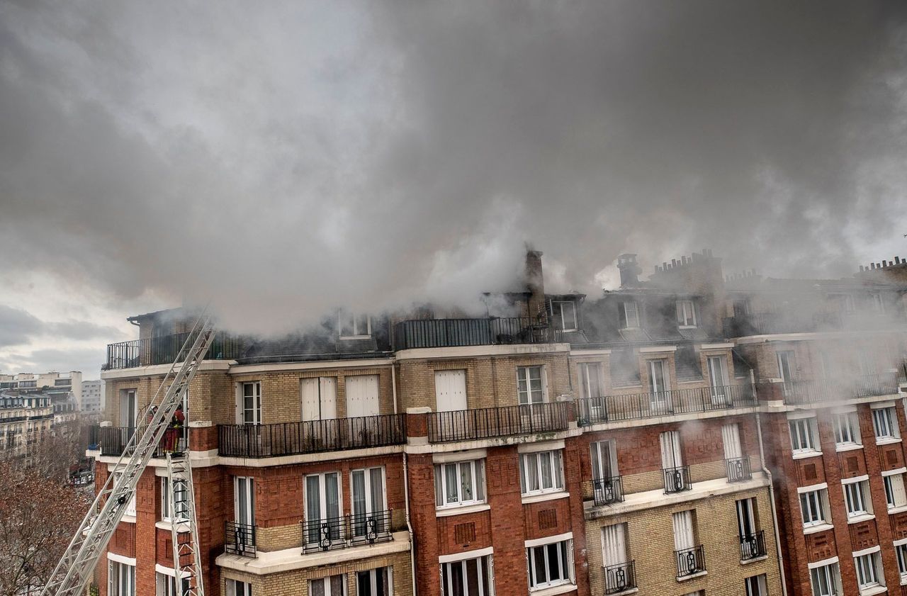 <b></b> Les incendies, comme ici celui du 134, boulevard Brune (XIVe), sont la hantise des bailleurs sociaux comme la RIVP ou Paris Habitat.