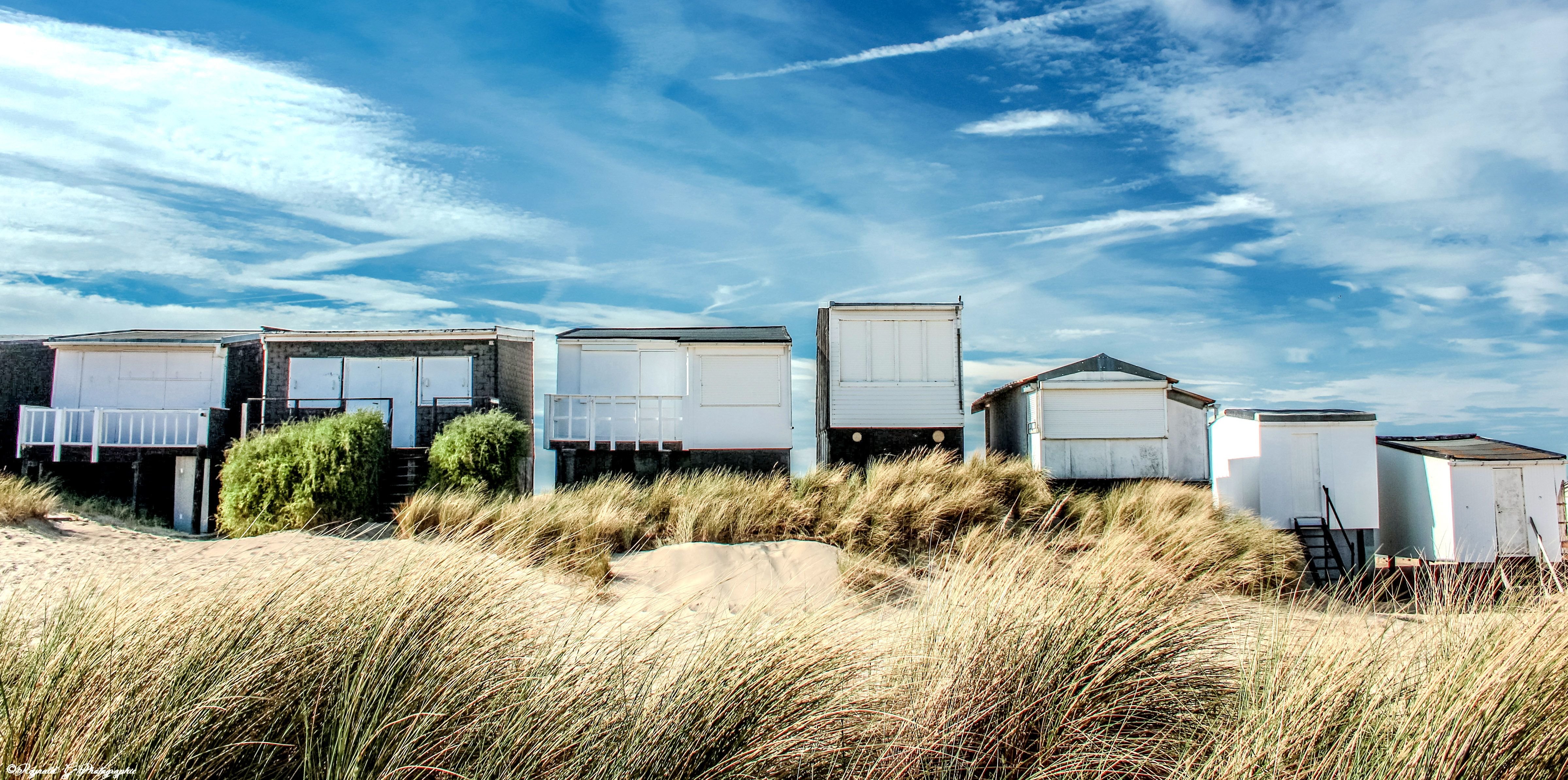 Nichés dans les dunes de Blériot-Plage depuis 70 ans, les chalets de bois doivent être remplacés par des cabanes neuves et identiques.