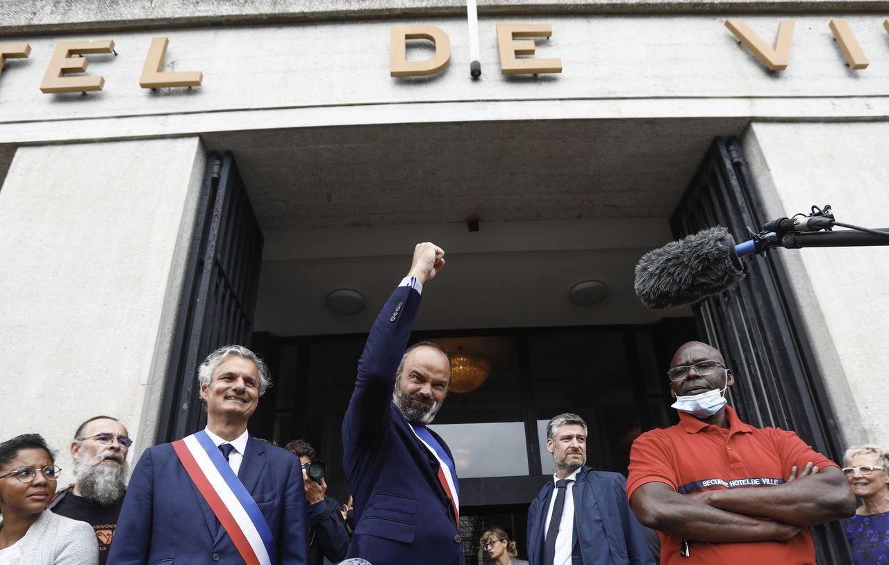 <b></b> Le Havre, le 5 juillet 2020. L'ancien premier ministre Edouard Philippe à la sortie du conseil municipal qui l’a réélu maire..