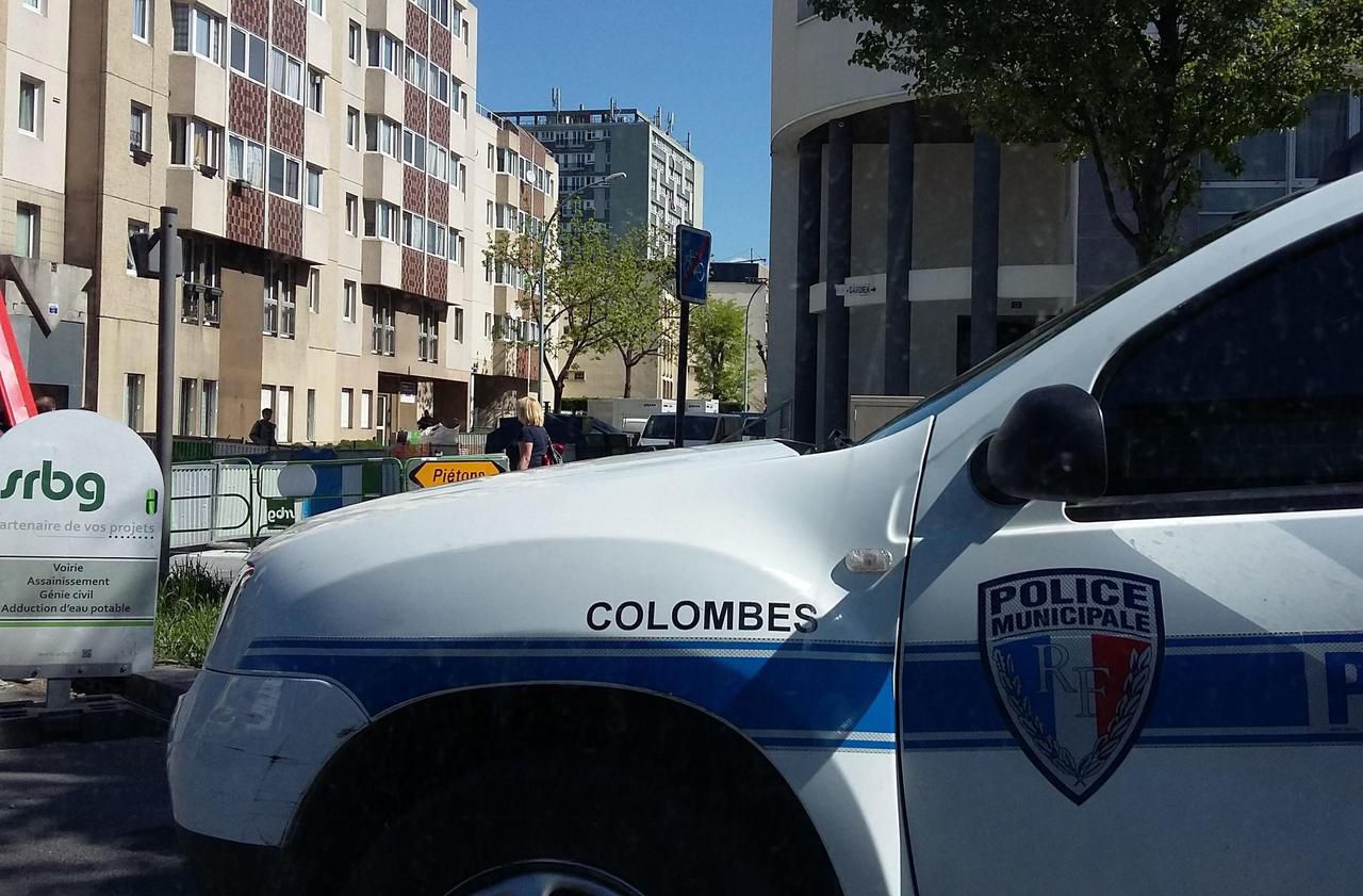 <b></b> Colombes (Hauts-de-Seine). Le directeur de la police municipale de l’ancienne maire (LR) Nicole Goueta est « parti » selon la majorité. Pour l’opposition, il a été « poussé vers la sortie ». 