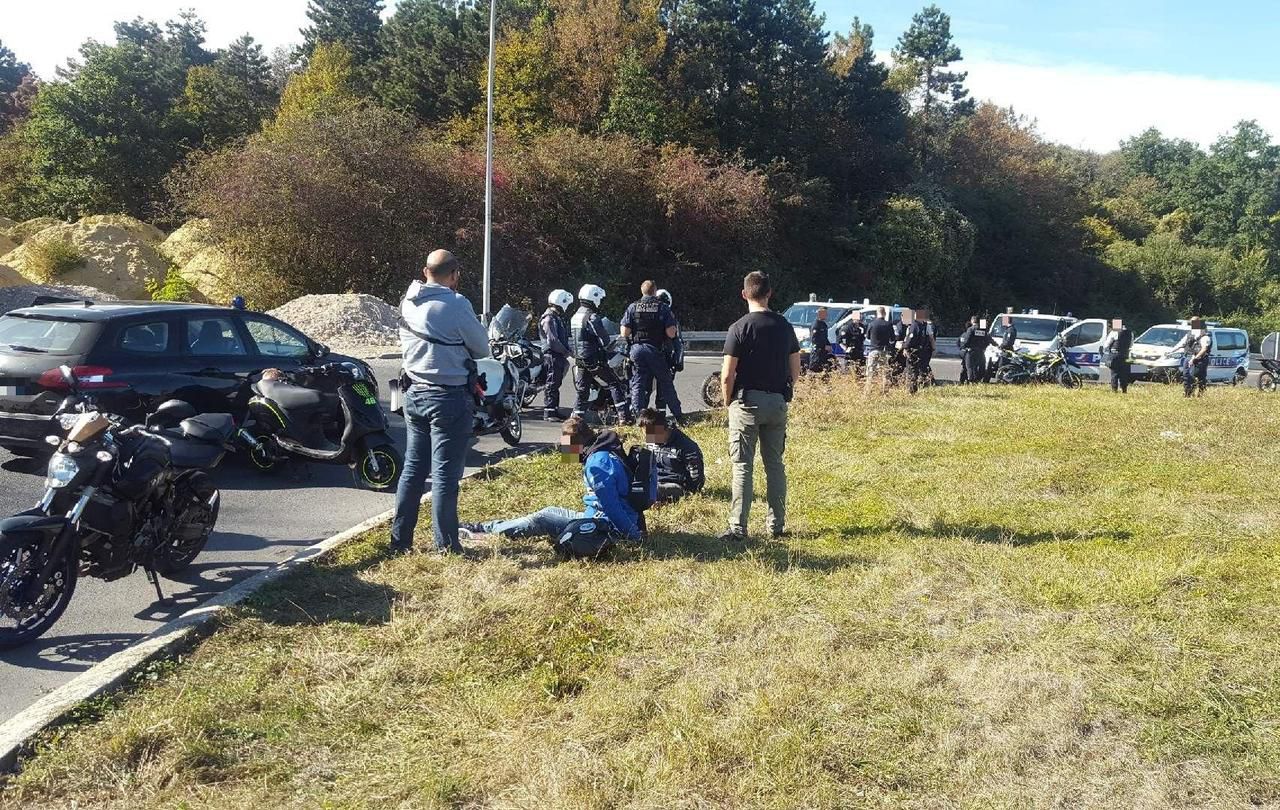 <b></b> Douze engins ont été saisis et treize personnes interpellées. 