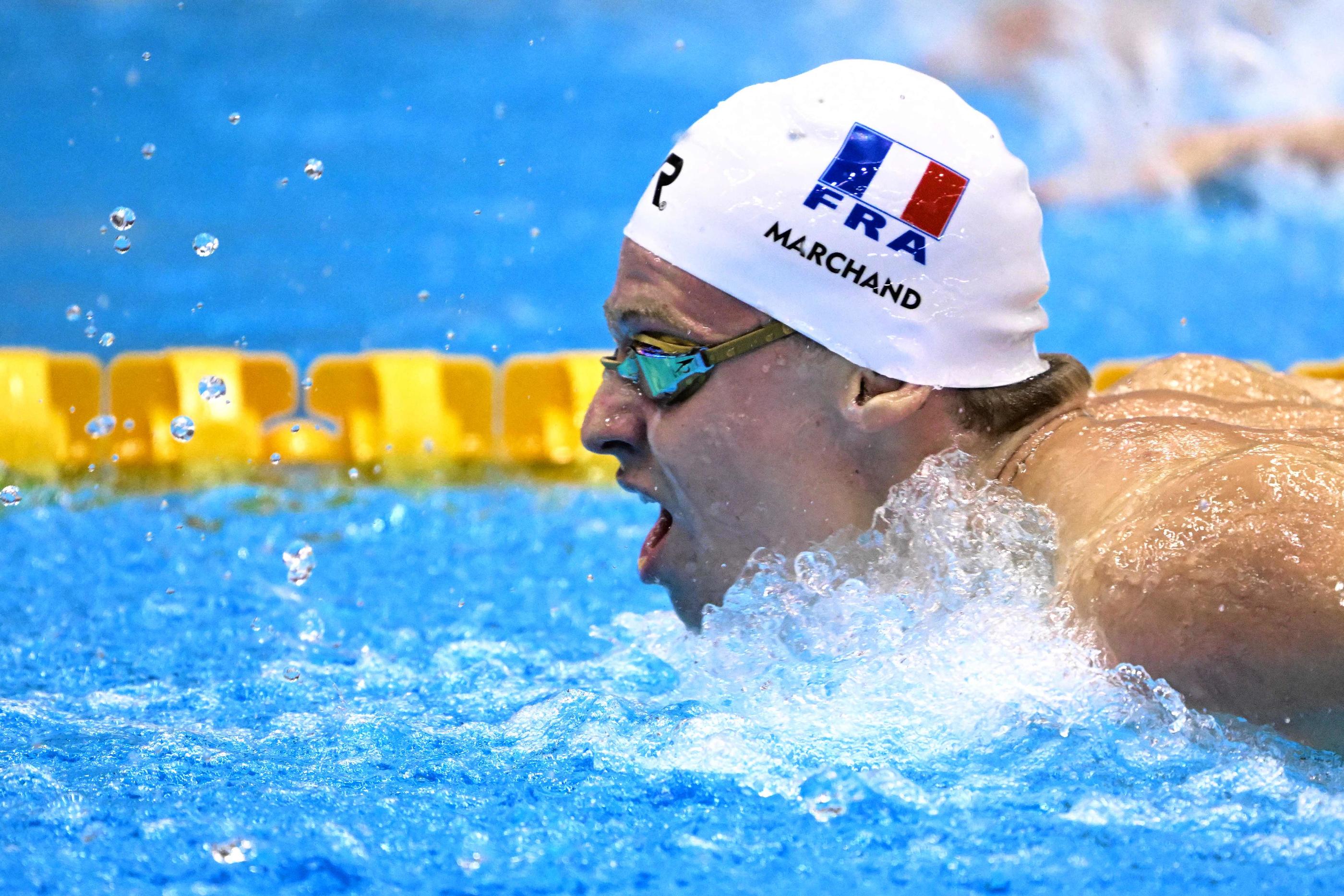 Léon Marchand remporte une deuxième médaille d'or, cette fois sur 200 m papillon, à l'occasion des Mondiaux de natation de Fukuoka. Photo AFP