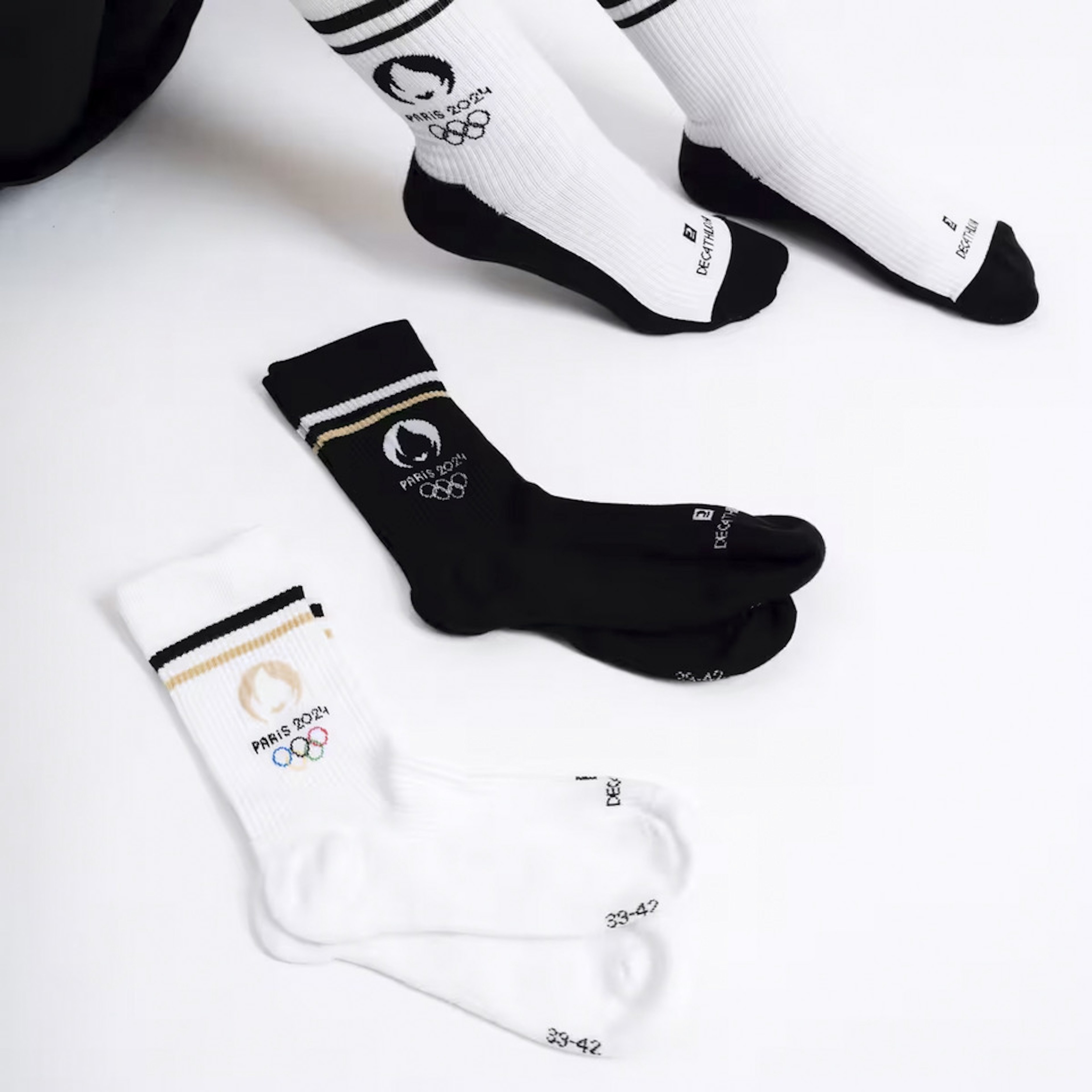 Decathlon, partenaire de Paris 2024, a fait confiance à l'usine troyenne Tismail pour concevoir les chaussettes des volontaires des Jeux olympiques et paralympiques ainsi que celles à destination du grand public avec le logo des Jeux/DR