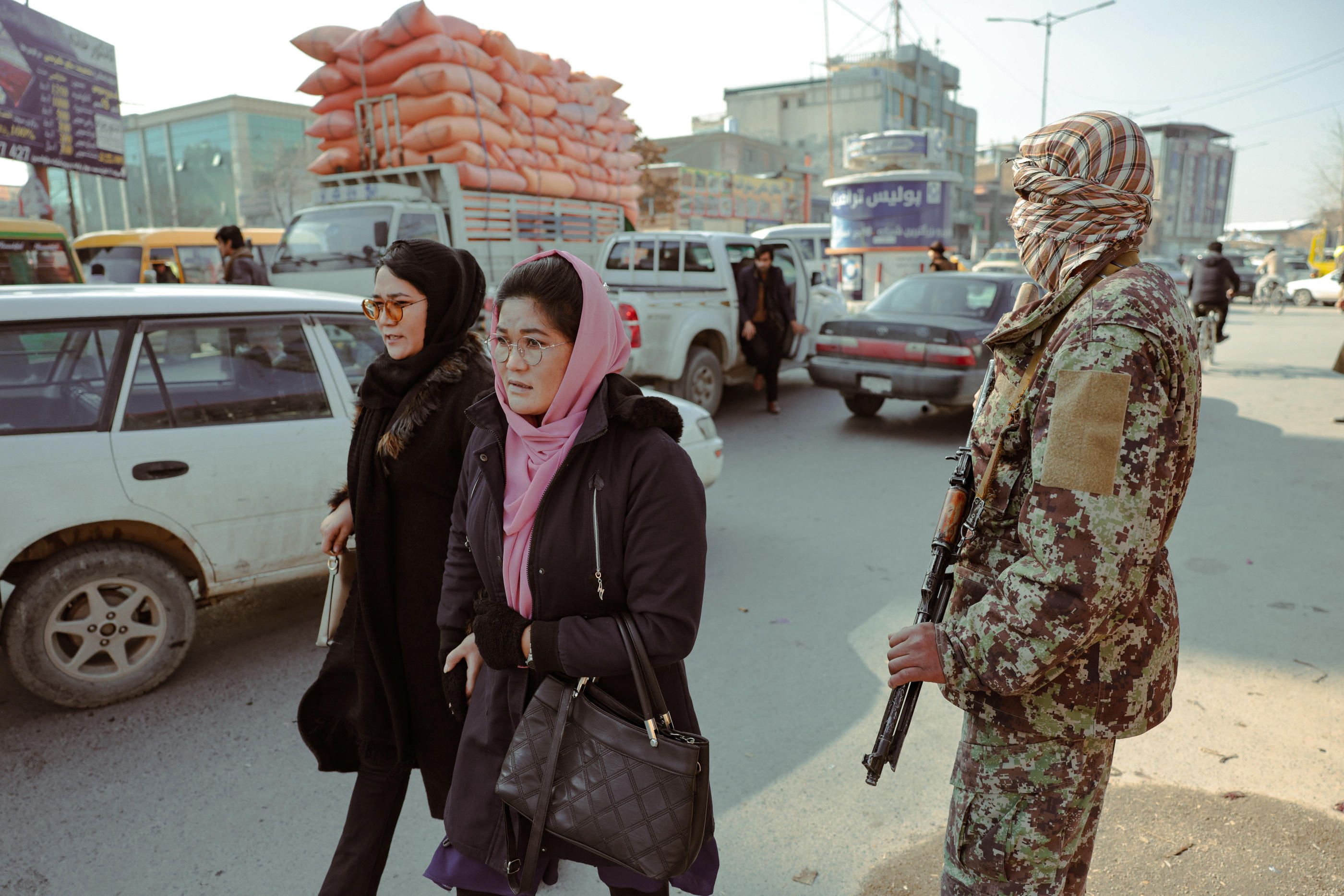 Une rue de Kaboul, le 10 janvier 2022. L'autorisation de circuler et de réaliser nos reportages délivrée par le gouvernement est exigée, par exemple, à chaque fois que nous souhaitons interroger des talibans aux check-points. LP/Philippe de Poulpiquet