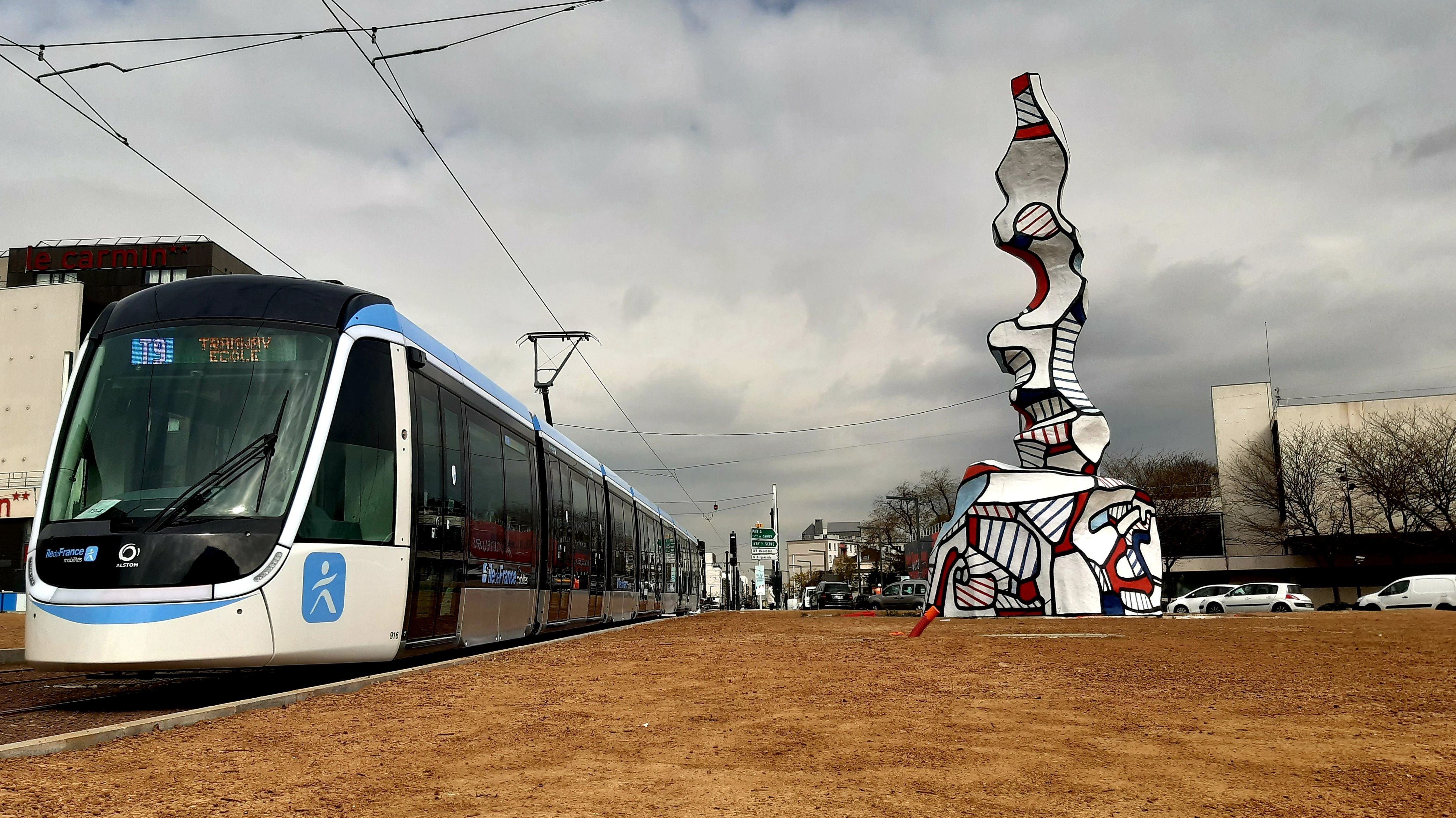Le tramway T9 le long de la D5 a été inauguré en avril 2021. Le rapport Mazars commandé par la nouvelle majorité au département pointe que le département doit rembourser 60 millions d'euros, avancés par IDFM. LP/Fanny Delporte