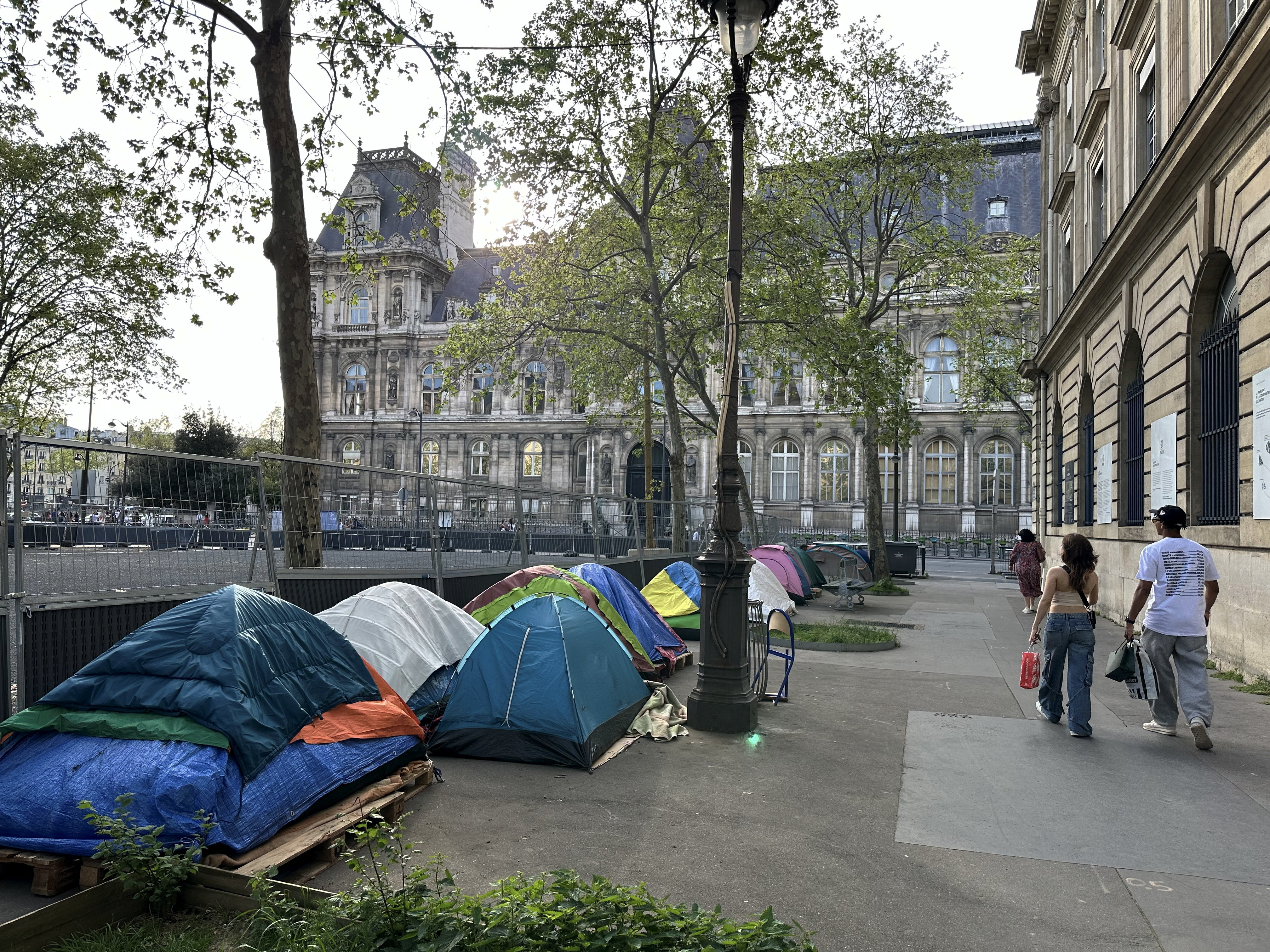 Hôtel de Ville, Paris (IVe). En raison des périmètres de sécurité mis en place avant et pendant les Jeux, plusieurs structures d'aide aux sans abri vont devoir se déplacer temporairement. (Illustration) LP/Delphine Goldsztejn