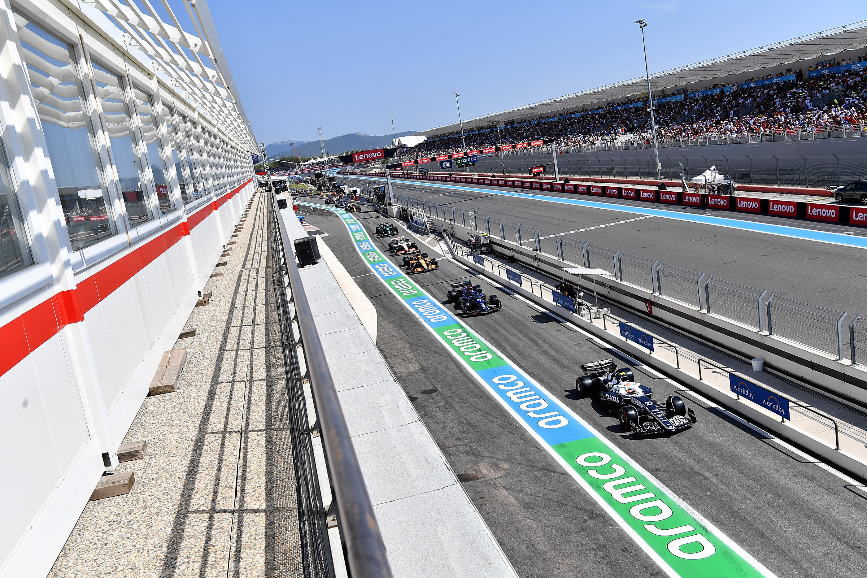 L'entrée des stands sur le circuit Paul Ricard, situé au Castellet. SUSA / Icon Sport