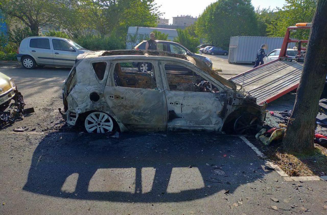 <b></b> Villejuif. La Renault Scénic du vice-président du conseil départemental Pierre Garzon a été détruite par un incendie.