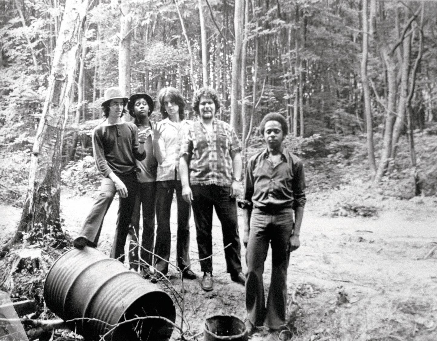 Le groupe les Phalanters vers 1970, de gauche à droite : Jean Jacques Goldman, Chris Francfort, Jean Bender, Paul Ferrette et Alex Francfort. Collection privée