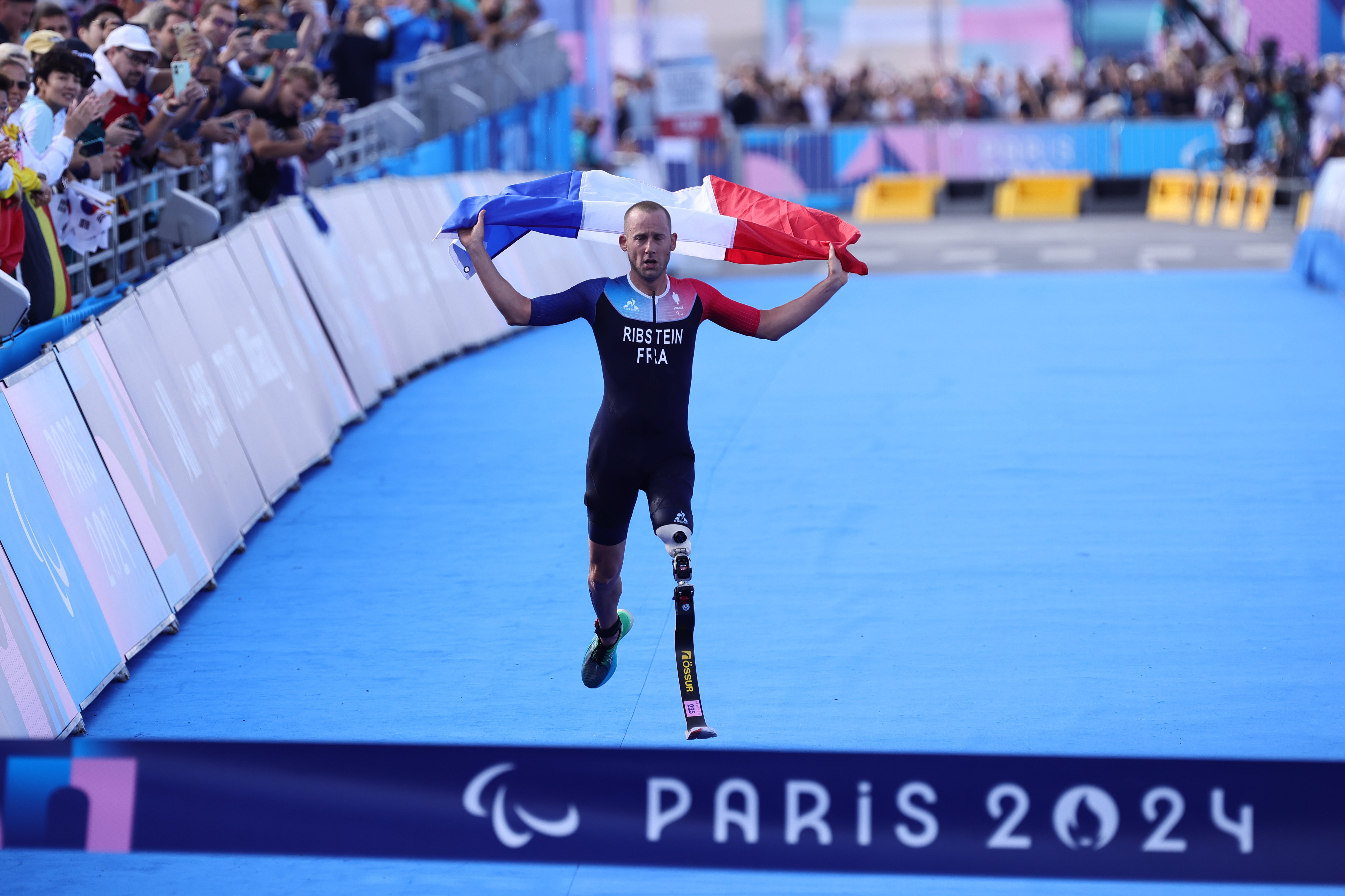 Jules Ribstein a décroché la première médaille d'or du para-triathlon français ce lundi. LP / Olivier Arandel