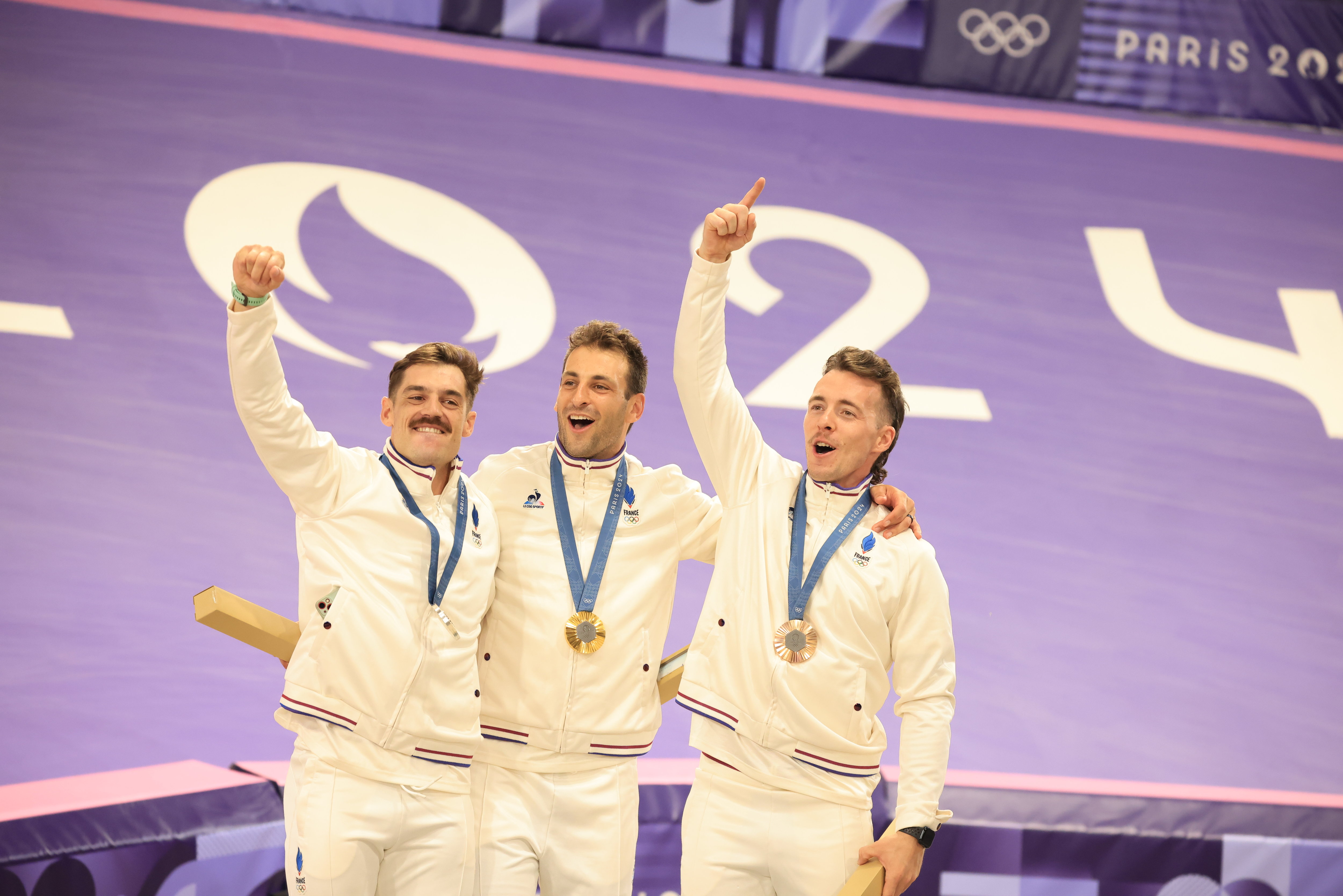 Sur France TV, 10,14 millions de spectateurs ont assisté ce vendredi 2 août à la performance historique du trio du BMX français, Sylvain André (à gauche), Joris Daudet (au centre) et Romain Mahieu. LP/Olivier Arandel