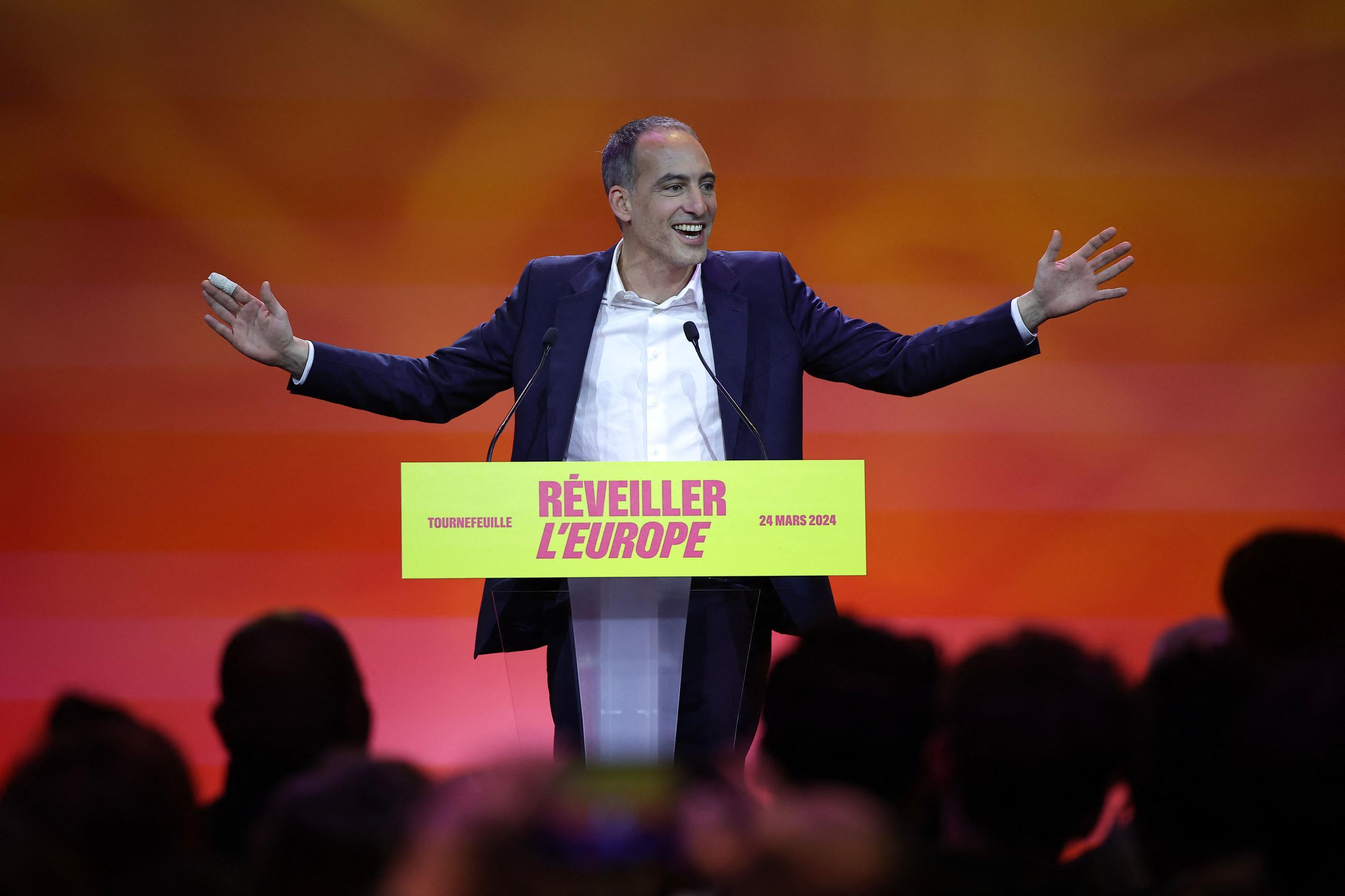Raphaël Glucksmann, l’eurodéputé largement en tête à gauche, a lancé sa campagne ce dimanche 24 mars près de Toulouse pour les élections européennes, avec 2500 militants. AFP/Valentine Chapuis