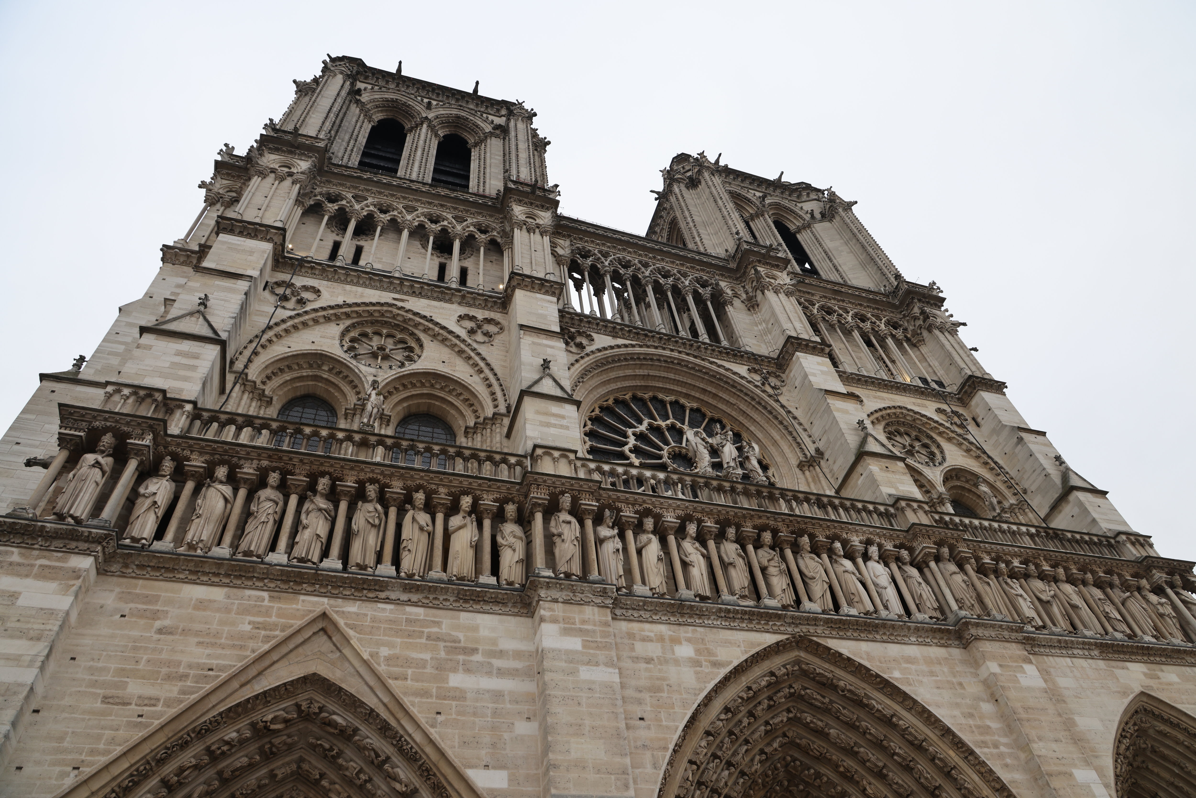 Notre-Dame de Paris s’apprête à se parer de vitraux contemporains en 2026