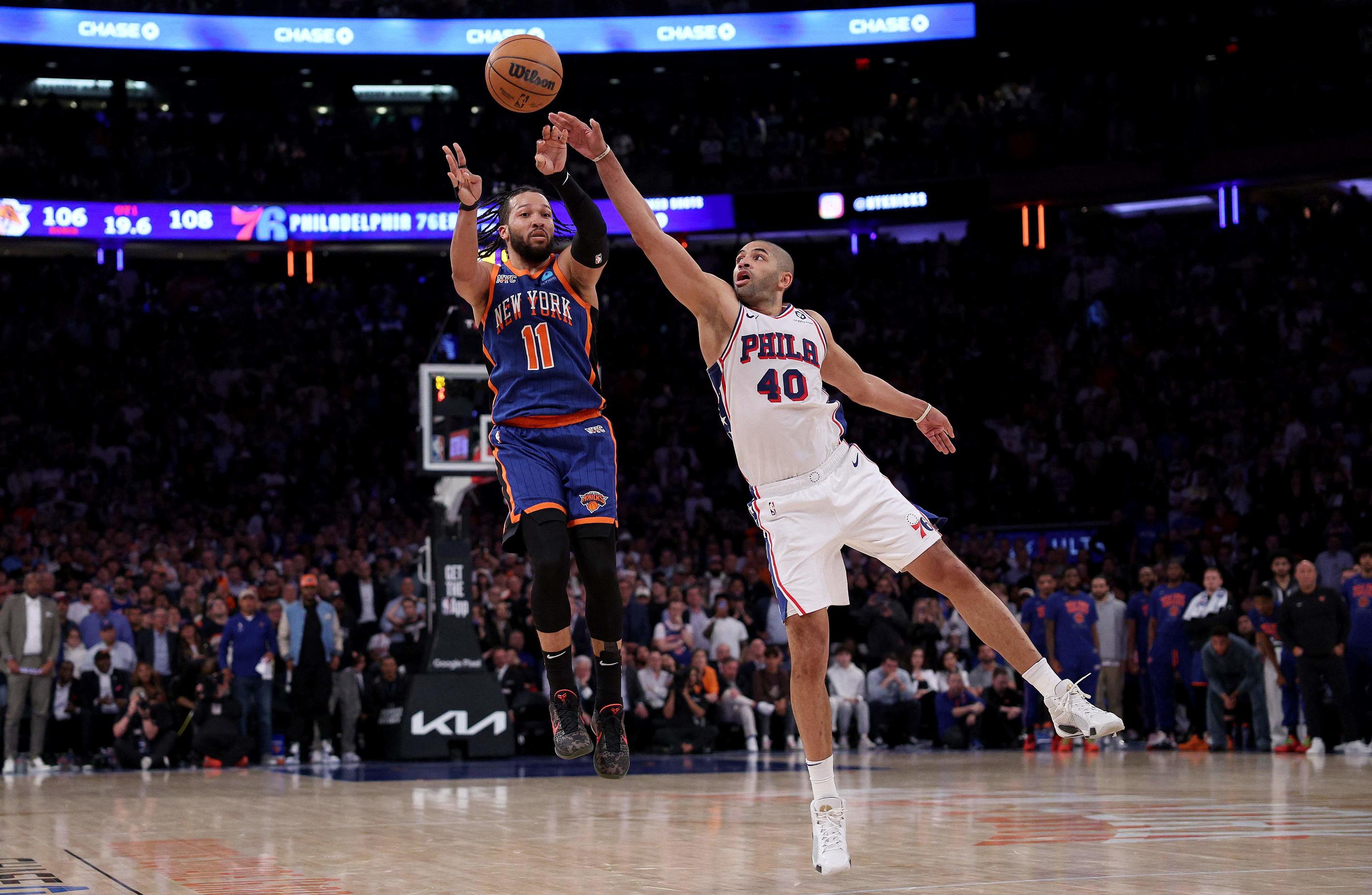 Malgré les 40 points du Newyorkais Jalen Brunson, le Philadelphie de Nicolas Batum (n°40) revient à 2-3 dans cette série du premier tour des playoffs NBA. Getty Images via AFP
