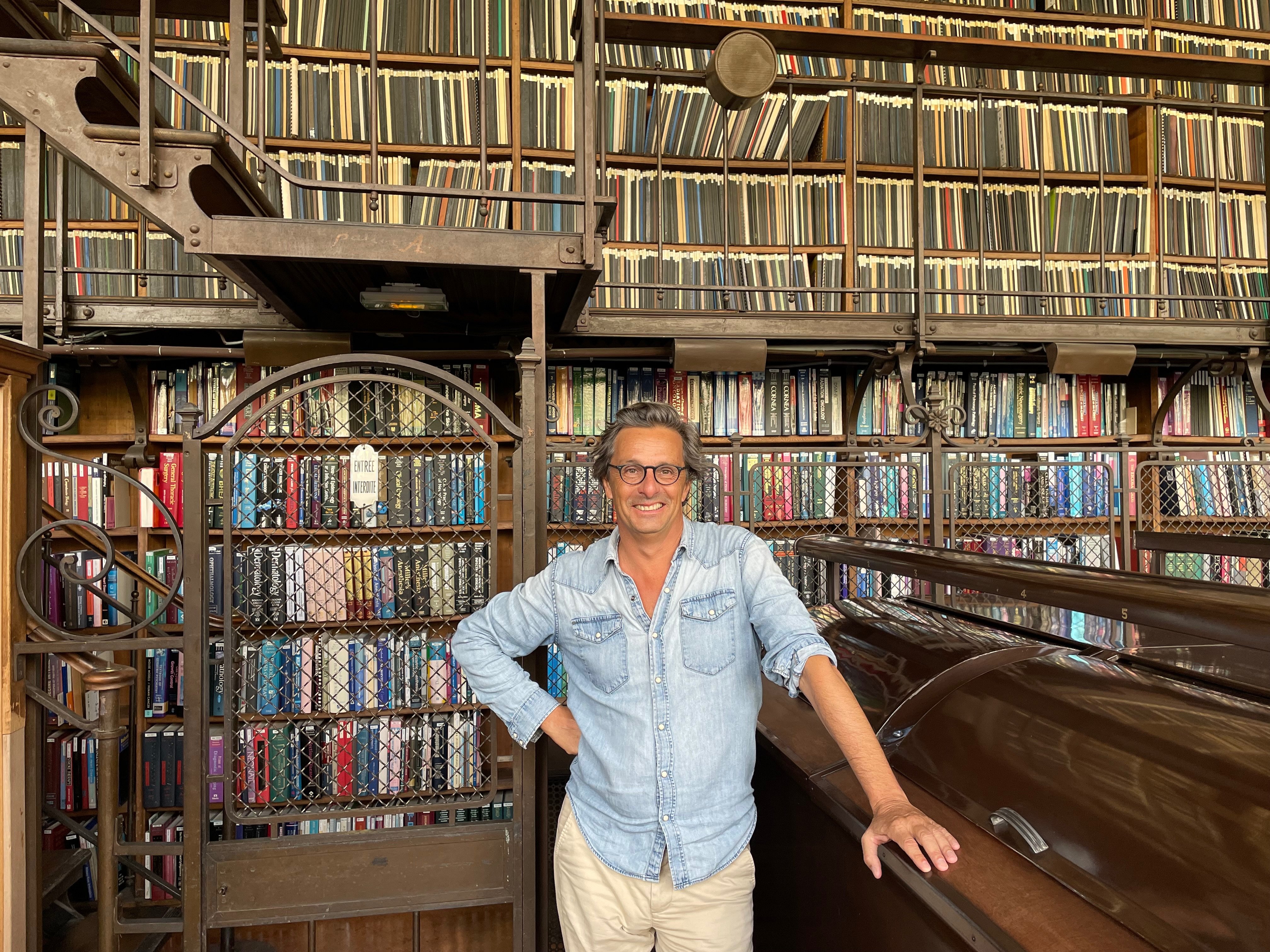 Thomas Jonglez, l'éditeur du livre, nous emmène dans l'un de ses lieux discrets préférés dans Paris, la bibliothèque de l'école de médecine (VIe). LP/Christine Henry