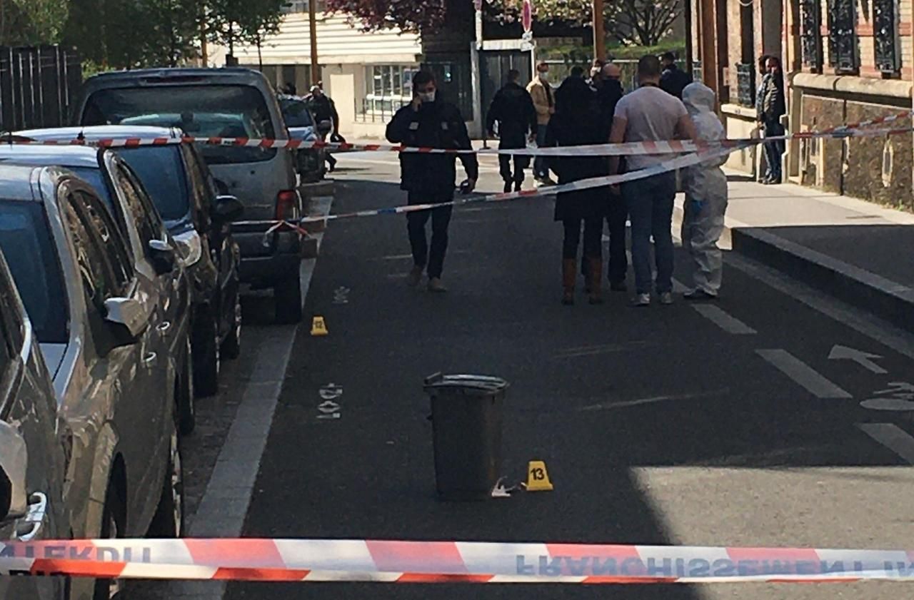 <b></b> La rue Rouget-de-Lisle à Pantin (Seine-Saint-Denis) barrée par les policiers après les coups de feu, mardi après-midi.