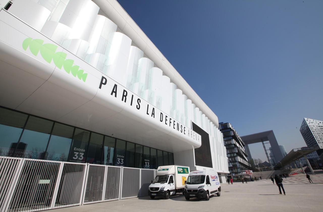 <b></b> Inaugurée en octobre 2017, Paris La Défense Arena est une salle modulable et polyvalente pouvant accueillir des manifestations sportives et des spectacles avec une capacité maximum avoisinant les 40 000 places. 