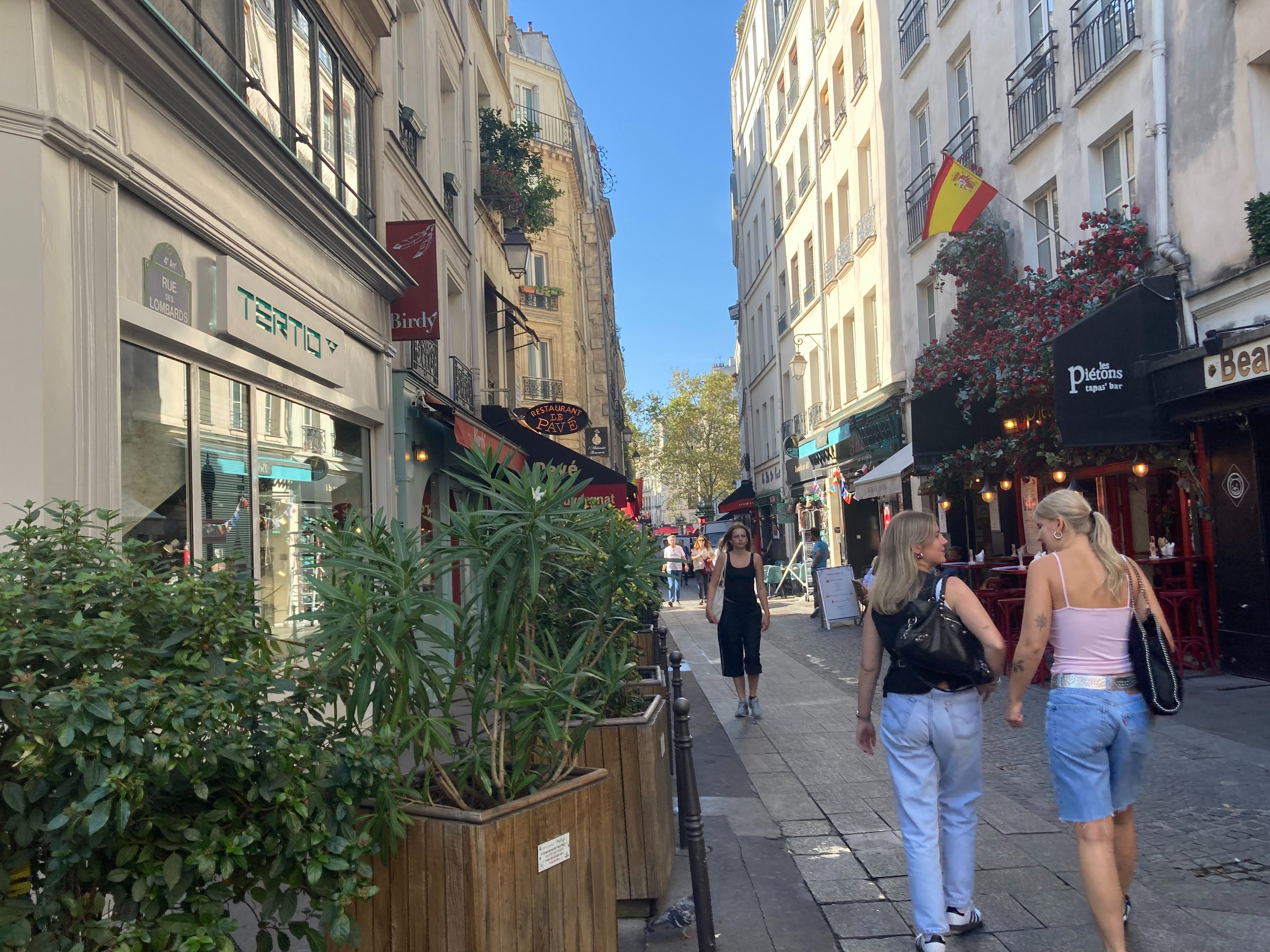Rue des Lombards (Paris-Centre), le 10 octobre. Ici ce n'est pas le bruit du trafic routier mais celui des terrasses des bars et restaurants qui nuit à la vie des riverains. LP/Estelle Dautry