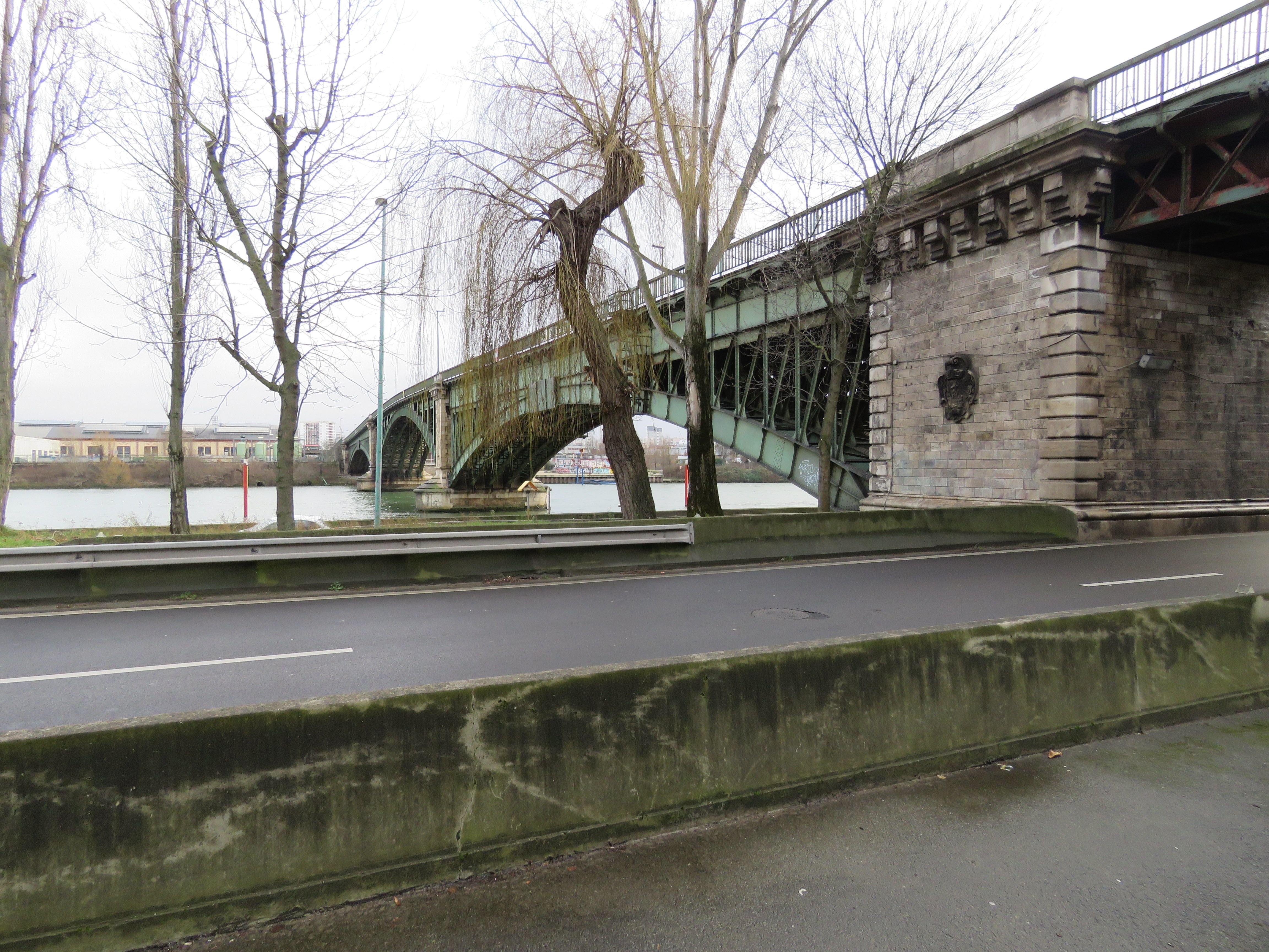 Argenteuil, mardi 1er février 2022. Le cadavre d'une femme qui aurait à peu près 50 ans a été retrouvé flottant dans la Seine à proximité du Pont Neuf. LP/Julie Olagnol