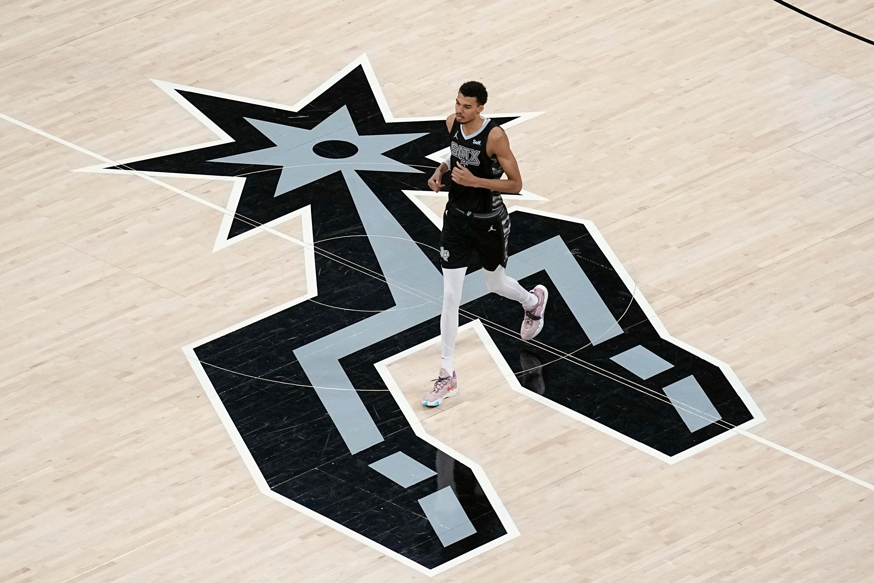 Le rookie des San Antonio Spurs devrait jouer deux matchs à l'Accor Arena de Paris en 2025, avec sa franchise. Icon Sport/Scott Wachter