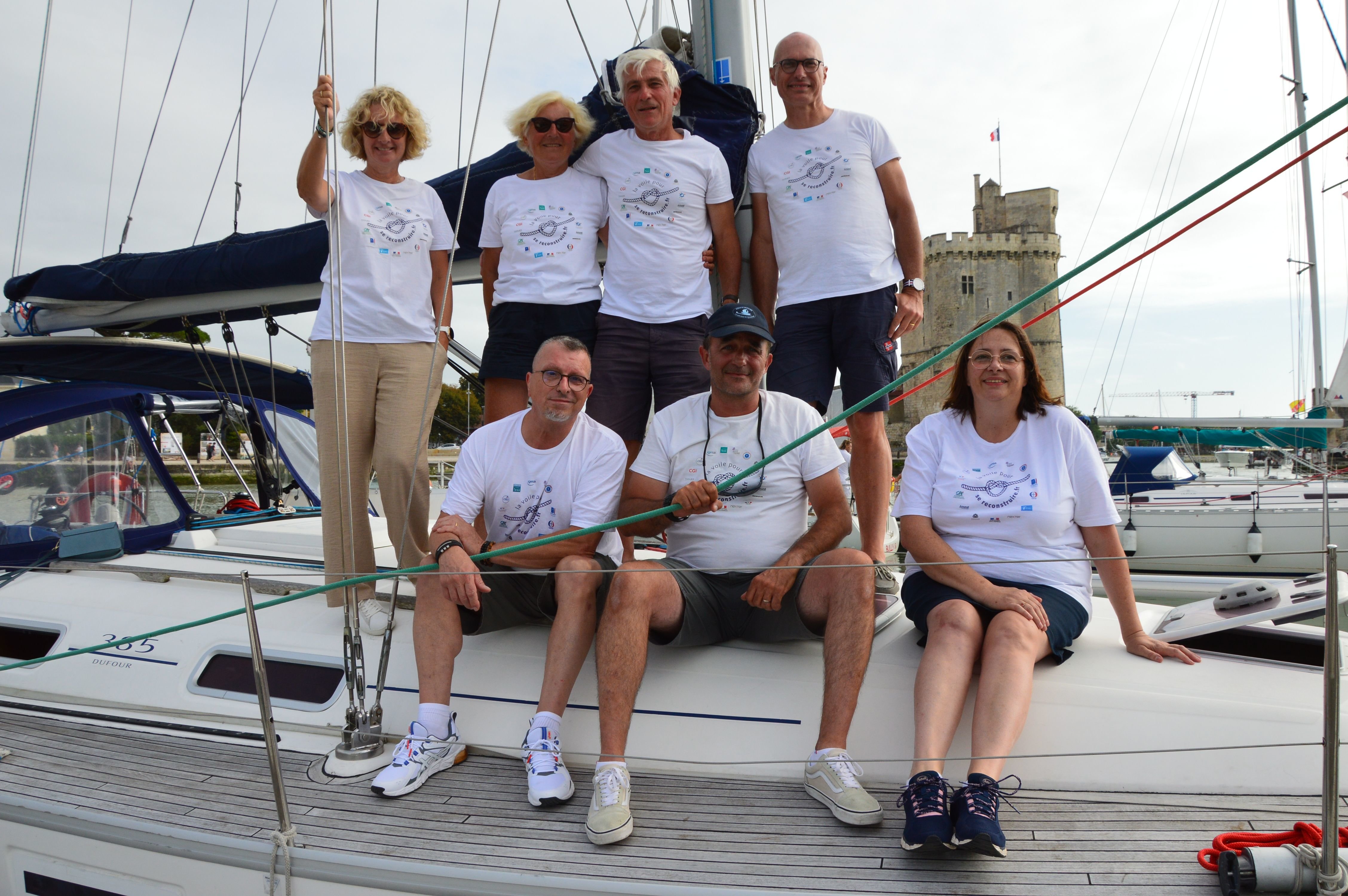 Du 23 au 25 août 2024, des militaires blessés et leurs proches ont rejoint des bénévoles de l’association La voile pour se reconstruire à bord de cinq voiliers pour une navigation apaisante au départ de La Rochelle. LP/Amélia Blanchot