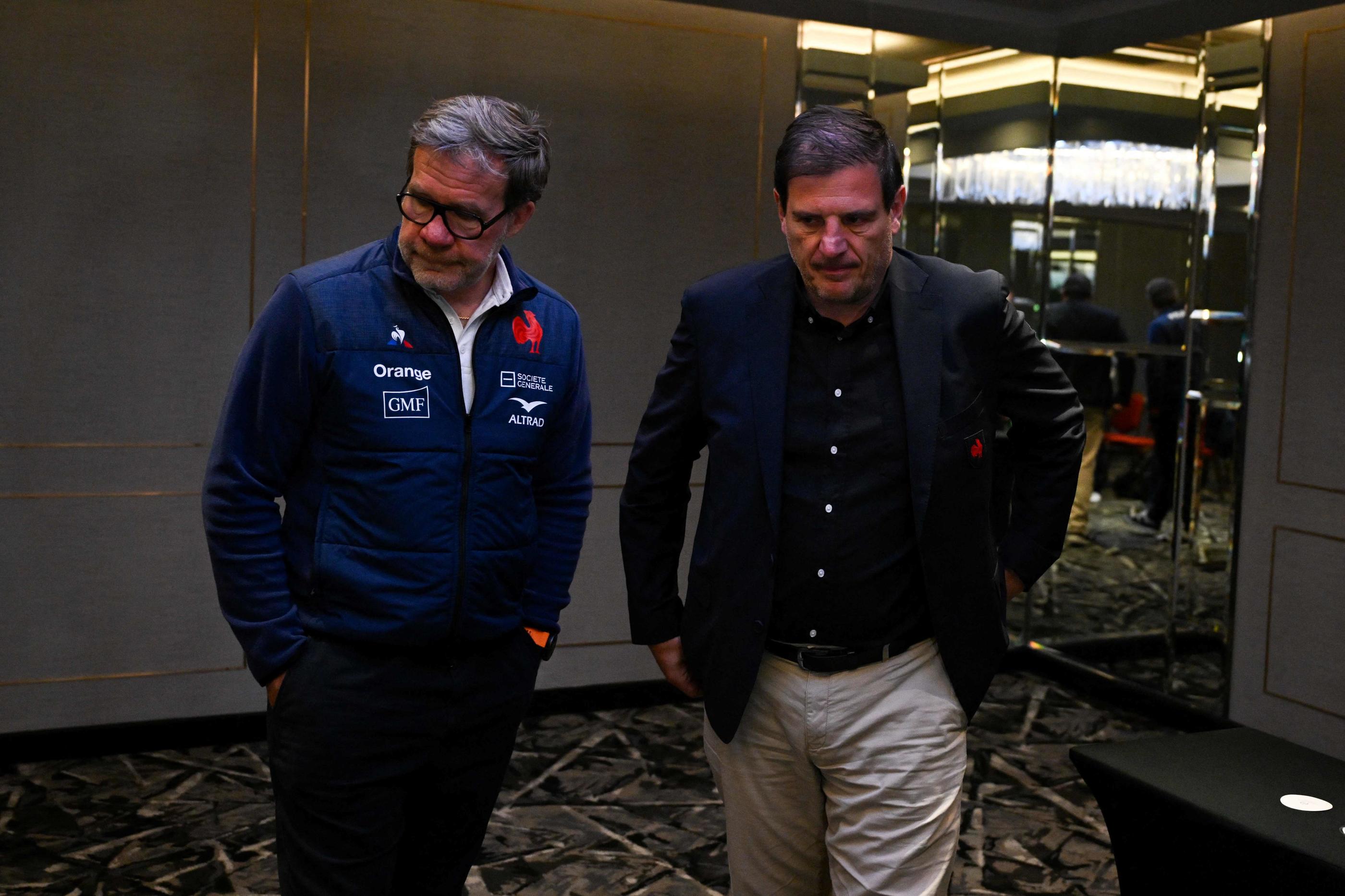 Le président de la FFR Florian Grill (à droite) et son vice-président Jean-Marc Lhermet, lundi, à Buenos Aires. AFP/Luis Robayo