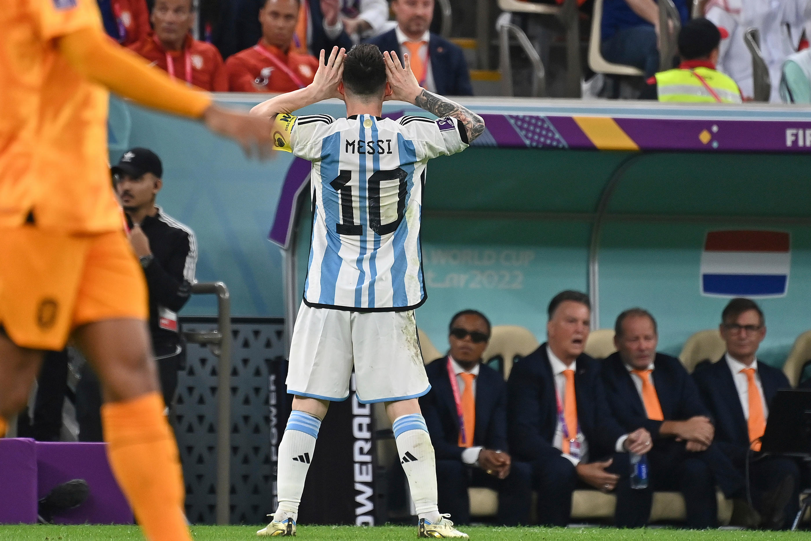 Louis van Gaal, l'ancien sélectionneur des Pays-Bas (3e assis en partant de la droite), assure que l'Argentine de Lionel Messi a été avantagée dans sa quête de la Coupe du monde au Qatar l'hiver dernier. Photo Icon sport