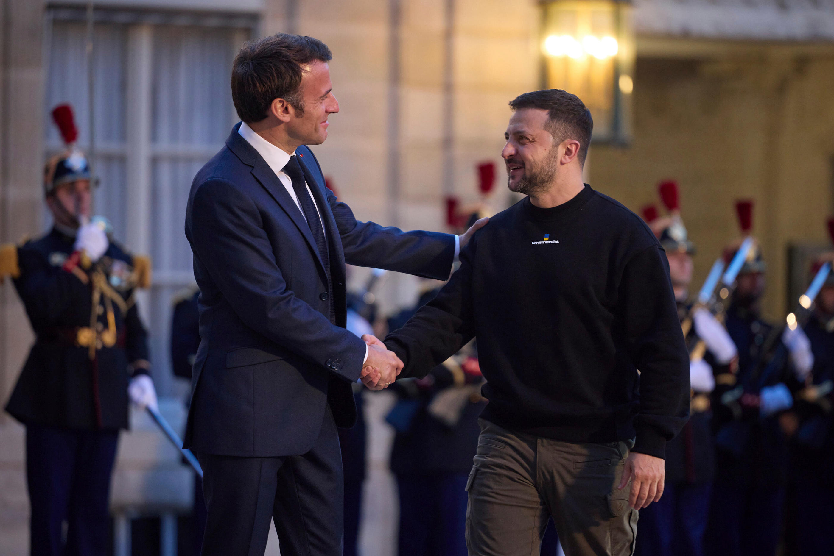 Arrivé au Japon, le président Zelensky doit rencontrer Emmanuel Macron. La question de la formation des pilotes devrait être au centre de cet entretien après la décision des Etats-Unis d'autoriser la livraison de F-16 à l'Ukraine. Icon Sport