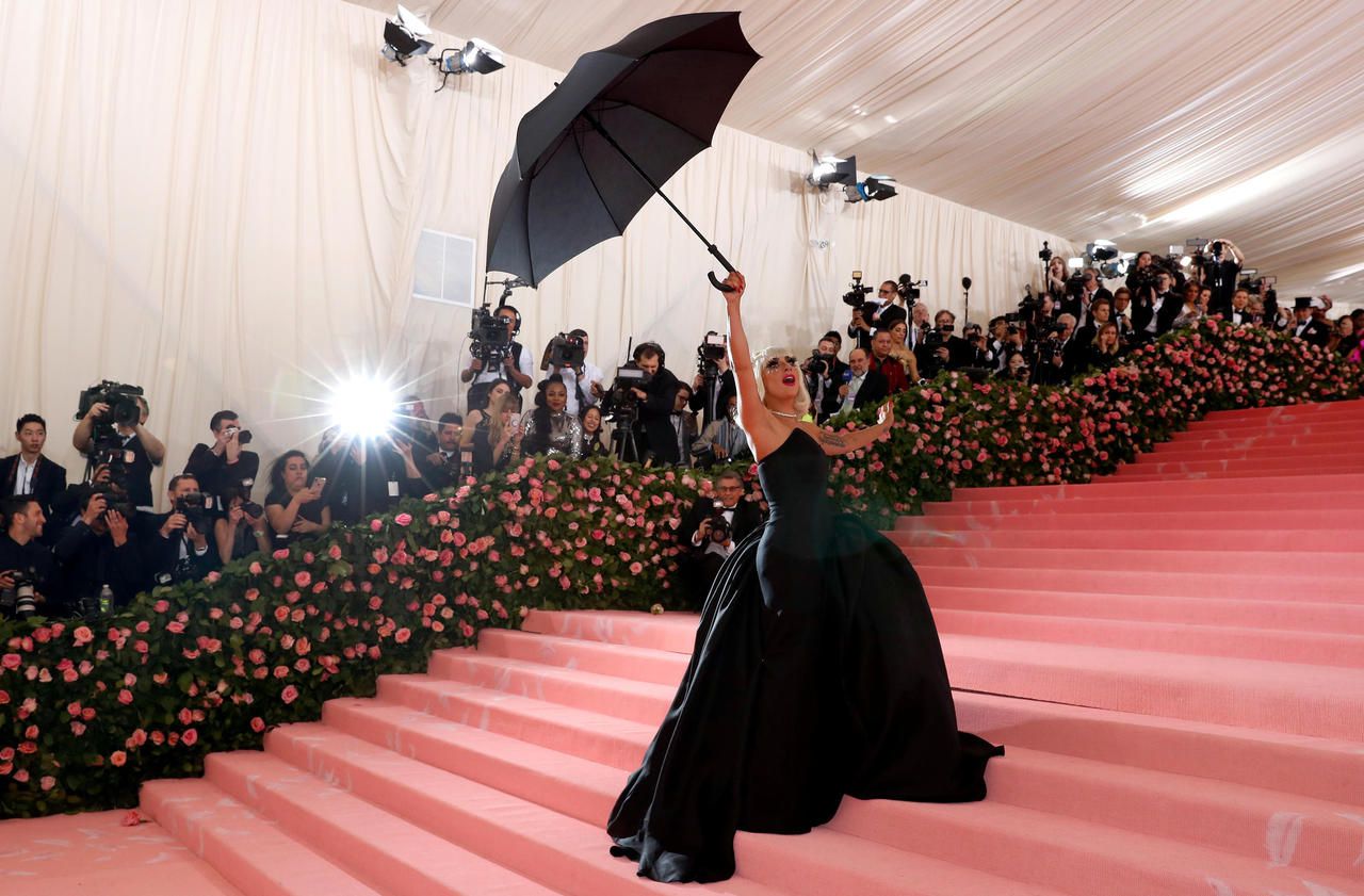 <b></b> Lady Gaga a créé la sensation au traditionnel gala du Metropolitan Museum de New York. 