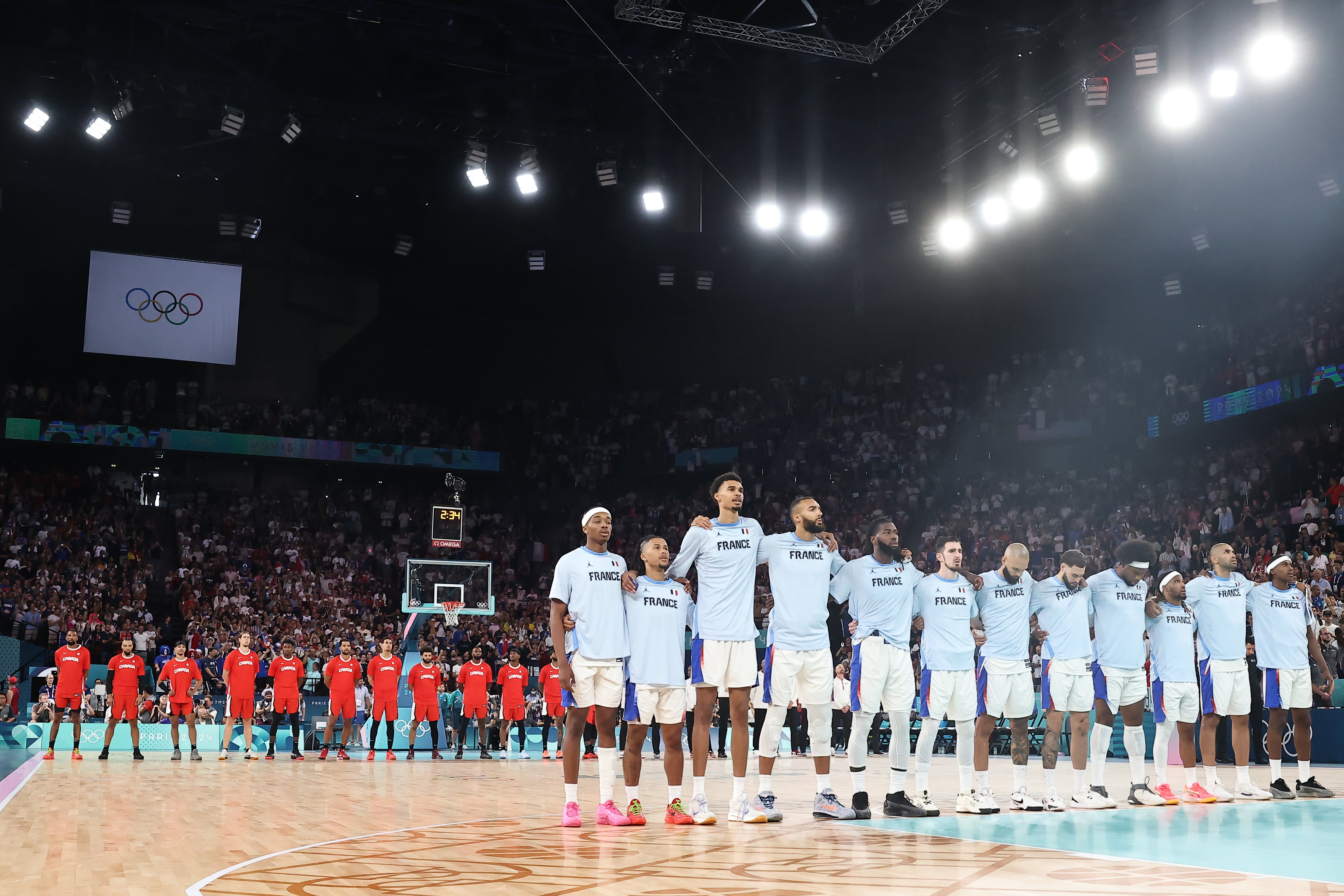 Après une semaine de gymnastique, l'Arena Bercy accueille désormais le basket-ball aux Jeux olympiques. Ici lors de France-Canada mardi soir. LP/Fred Dugit