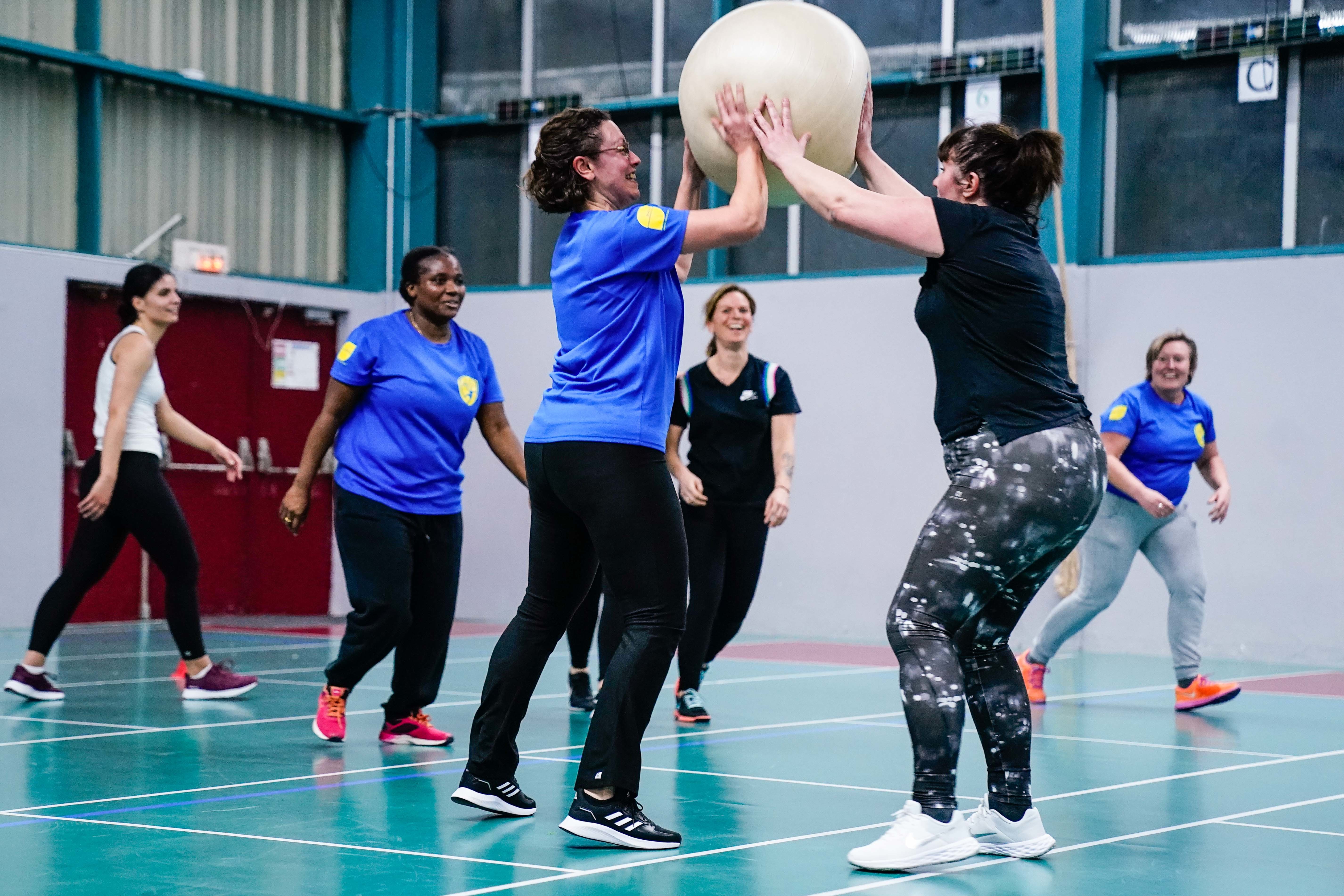 Herblay-sur-Seine (Val-d'Oise), le 5 avril. Au club du HBC Parisis, la plupart des pratiquantes sont des mamans d’enfants qui jouent au hand. Icon Sport/Sandra Ruhaut