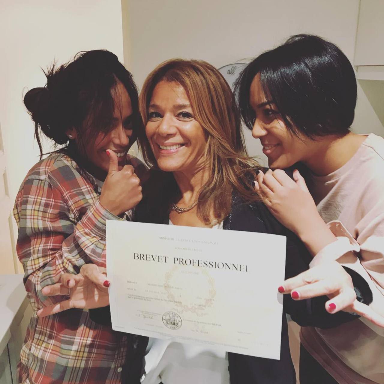 La mère d'Amel Bent, jeune diplômée de 56 ans - Le Parisien