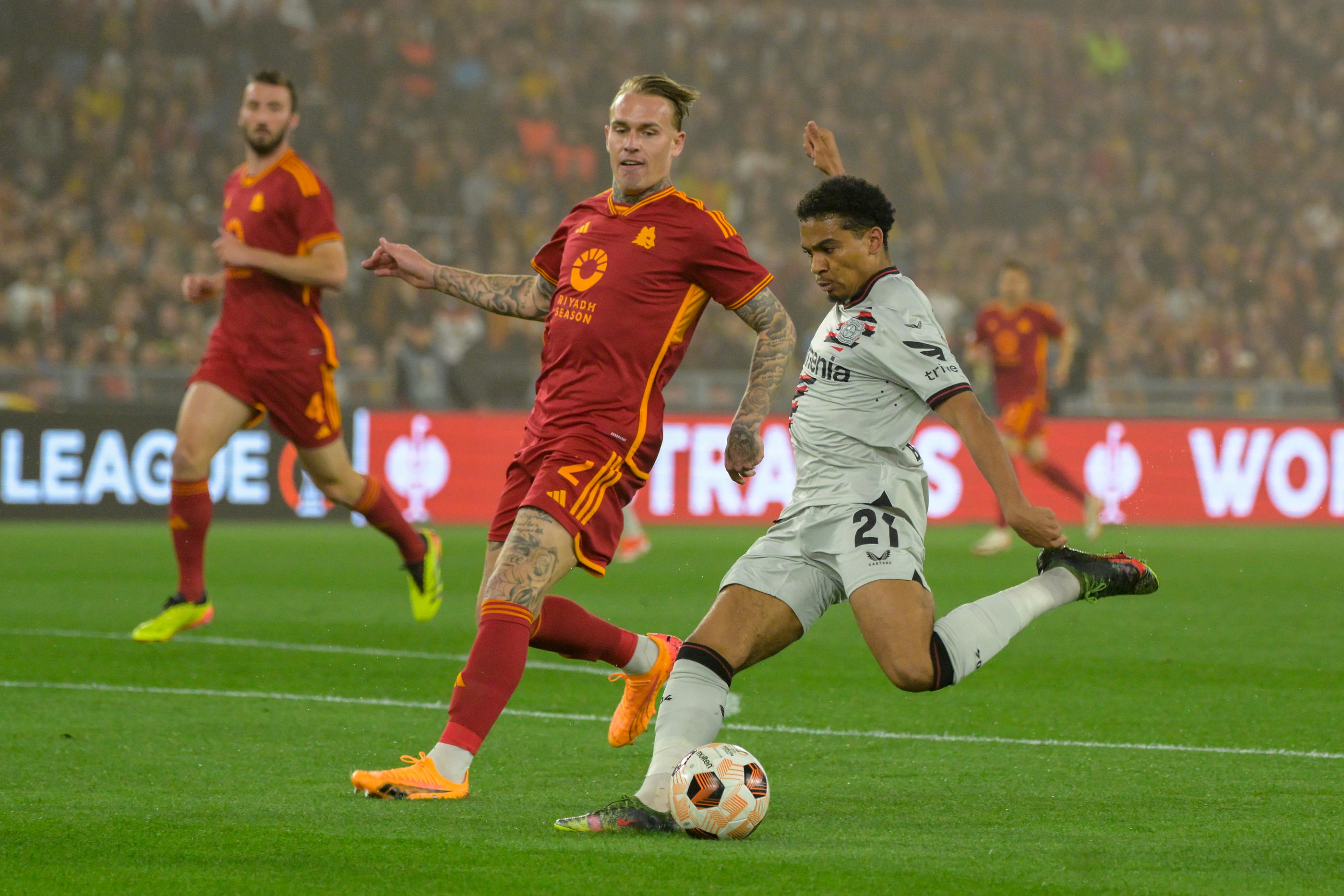 Le Bayer Leverkusen d'Amine Adli a remporté le match aller face à l'AS Roma il y a une semaine. Icon Sport