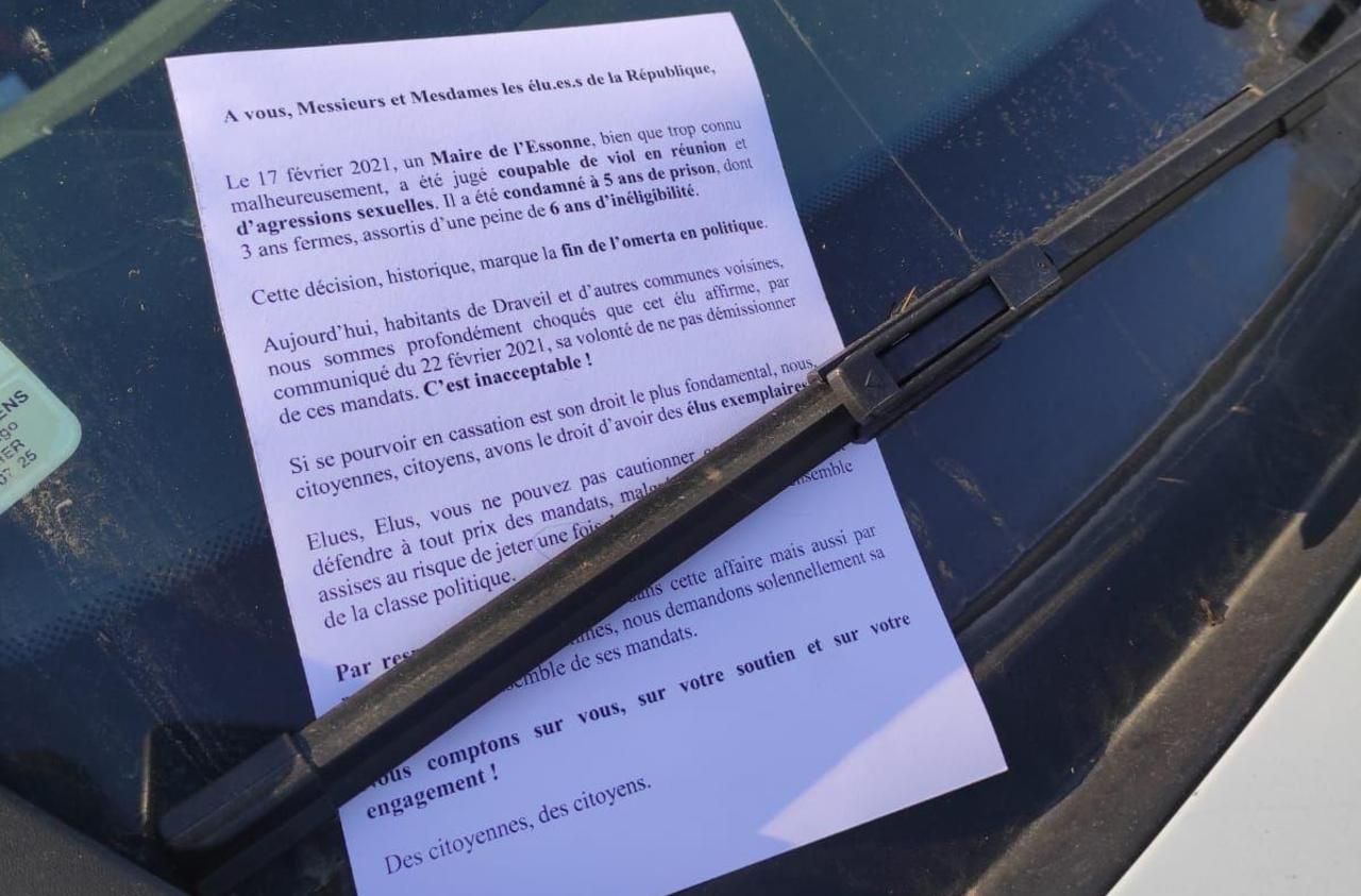 <b></b> C’est ce tract qui a été déposé dimanche à Draveil sur les pare-brise des voitures dans les parkings du centre administratif et de la Poste.