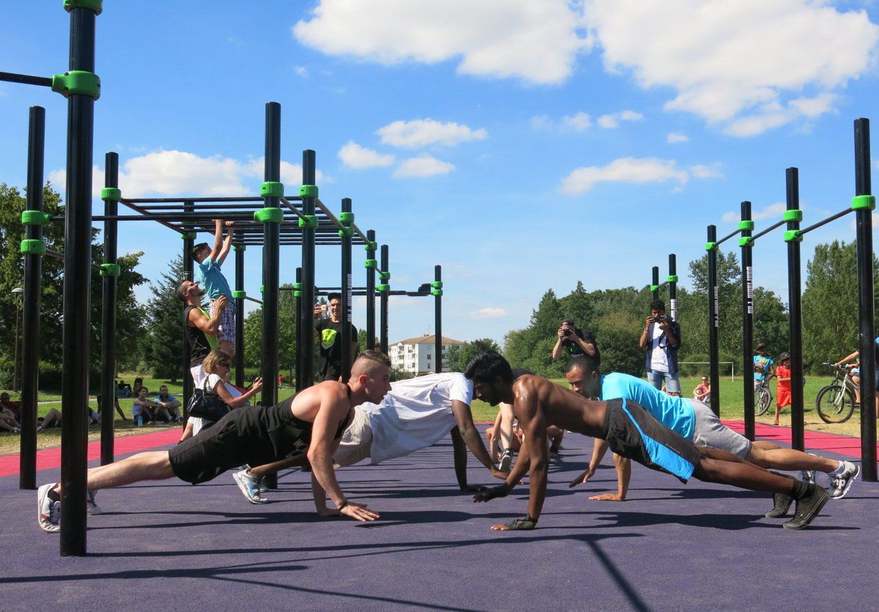 <b></b> Savigny-le-Temple, juillet 2016. Un an après l’ouverture de l’espace de street workout, une compétition y est organisée samedi 8 juillet 2017, de 14 heures à 21h30. 