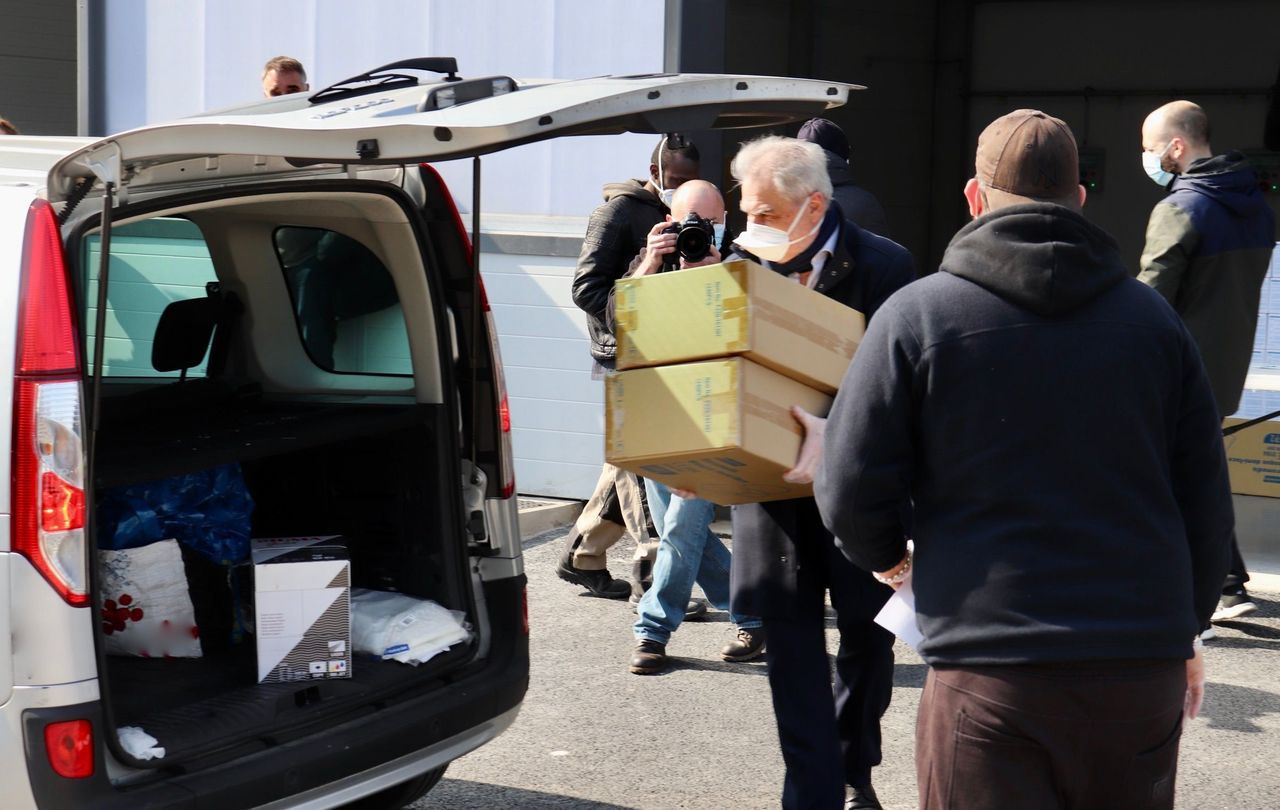 <b></b> Créteil, vendredi 27 mars. Le conseil départemental du Val-de-Marne a fait don de 46 000 masques aux services d'aide et d'accompagnement à domicile du département.