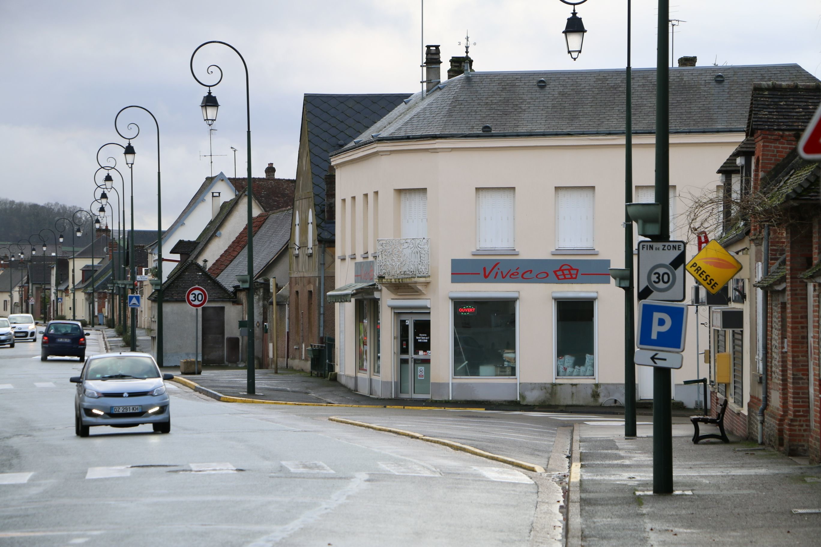 Sérifontaine (Oise), ce lundi 16 janvier. Le principal prévenu tenait une petite épicerie dans cette bourgade de 2800 habitants. /LP