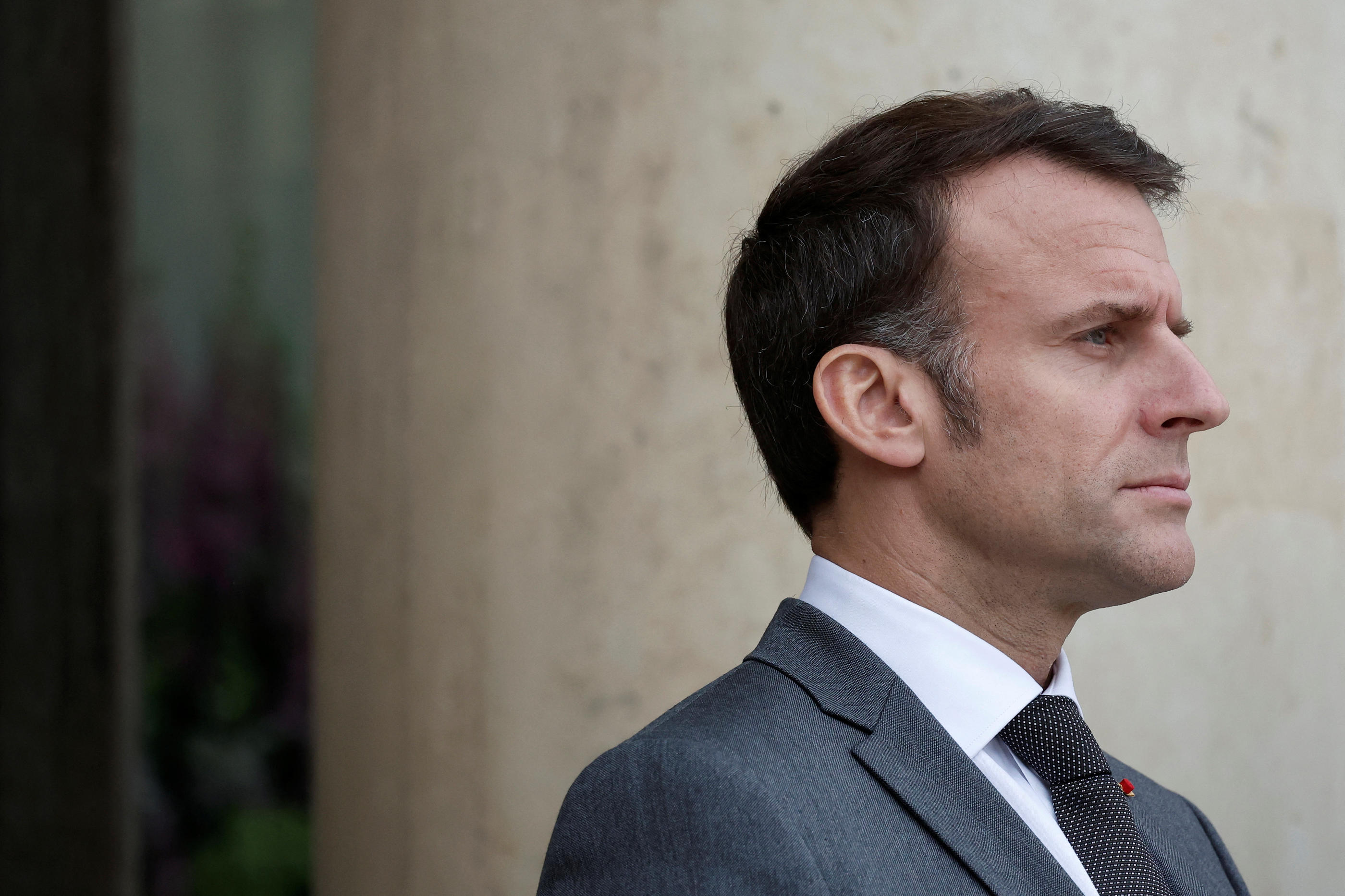 Pour Emmanuel Macron, la question d’envoyer des troupes occidentales au sol en Ukraine « se poserait » si Moscou « allait percer les lignes de front » et si Kiev le demandait. REUTERS/Benoit Tessier