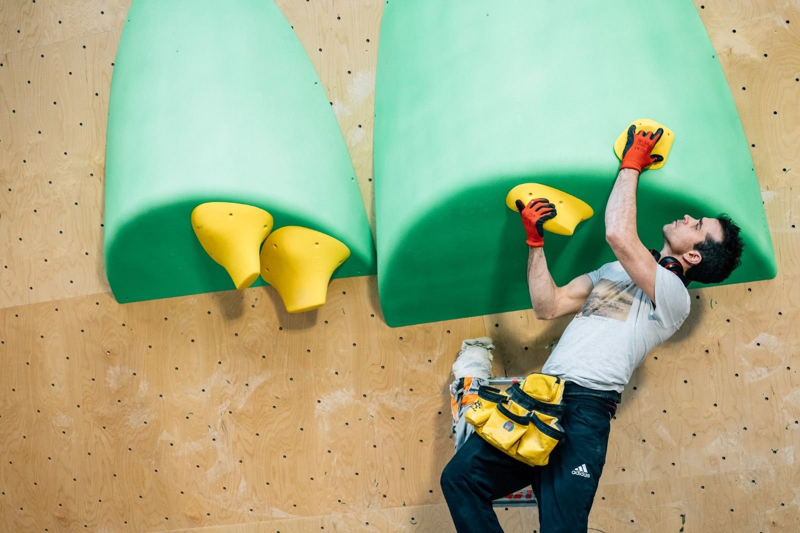 Rémi Samyn est ouvreur de la Fédération internationale d’escalade, c'est-à-dire qu'il crée les blocs que les athlètes vont grimper. Photo Aurèle Brémond