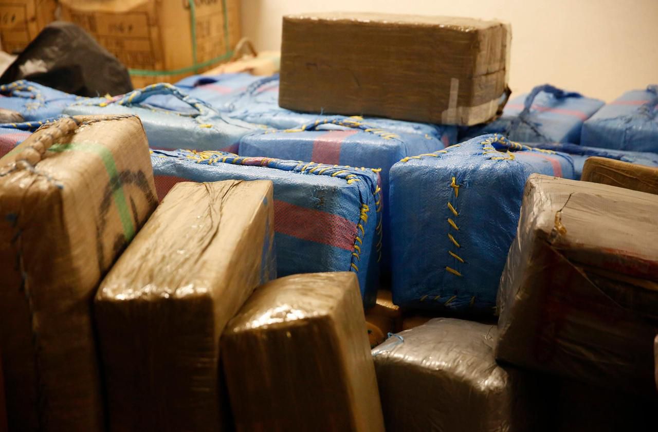 En 2018, les policiers réalisent une perquisition dans un entrepôt et découvrent des valises marocaines stockées dans un fourgon contenant près de 100 kg de résine de cannabis. Le début d'une enquête qui va permettre d'identifier plusieurs trafiquants présumés. (Illustration) LP/Arnaud Journois