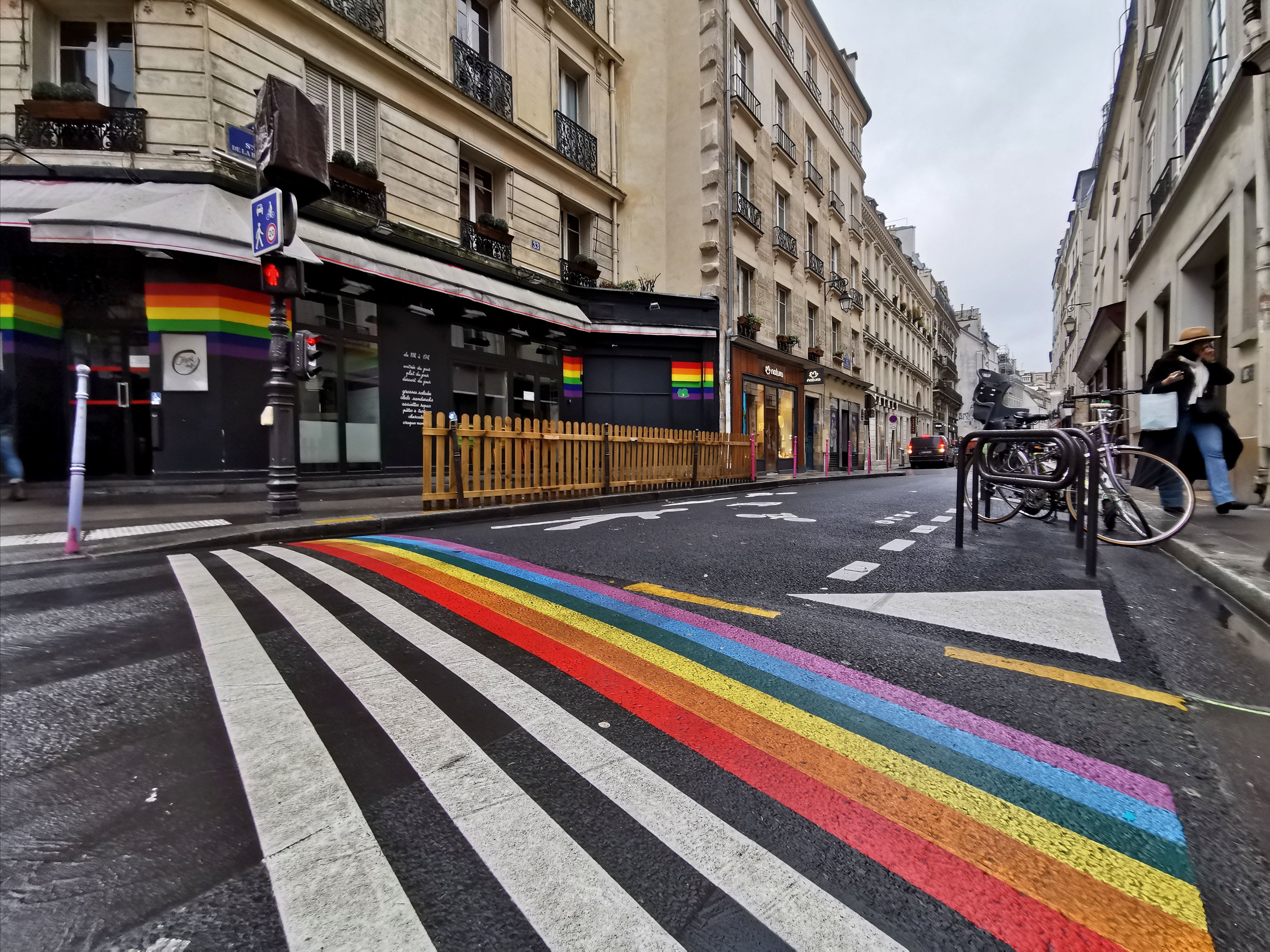 Paris : bientôt un centre pour accueillir les «plus exclus des LGBT, les  réfugiés et les trans» - Le Parisien