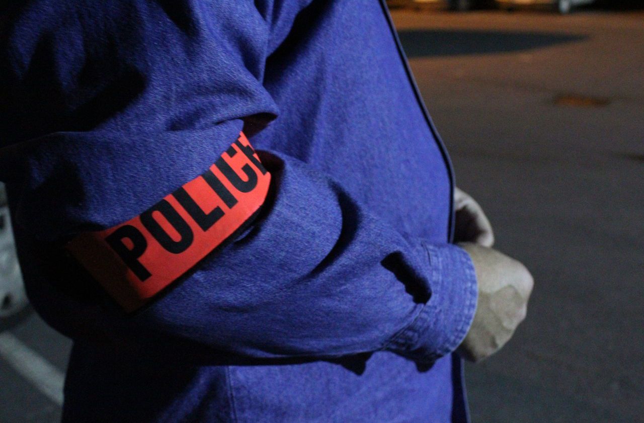 Rennes : une voiture de police s'encastre dans la vitrine d'un fleuriste au  retour d'une intervention - France Bleu
