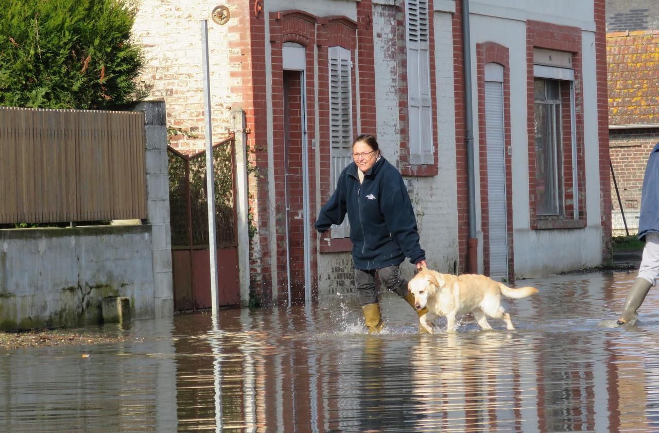 <b></b> À Appilly, sous les eaux depuis plus d’un mois, les habitants vont devoir prendre leur mal en patience.