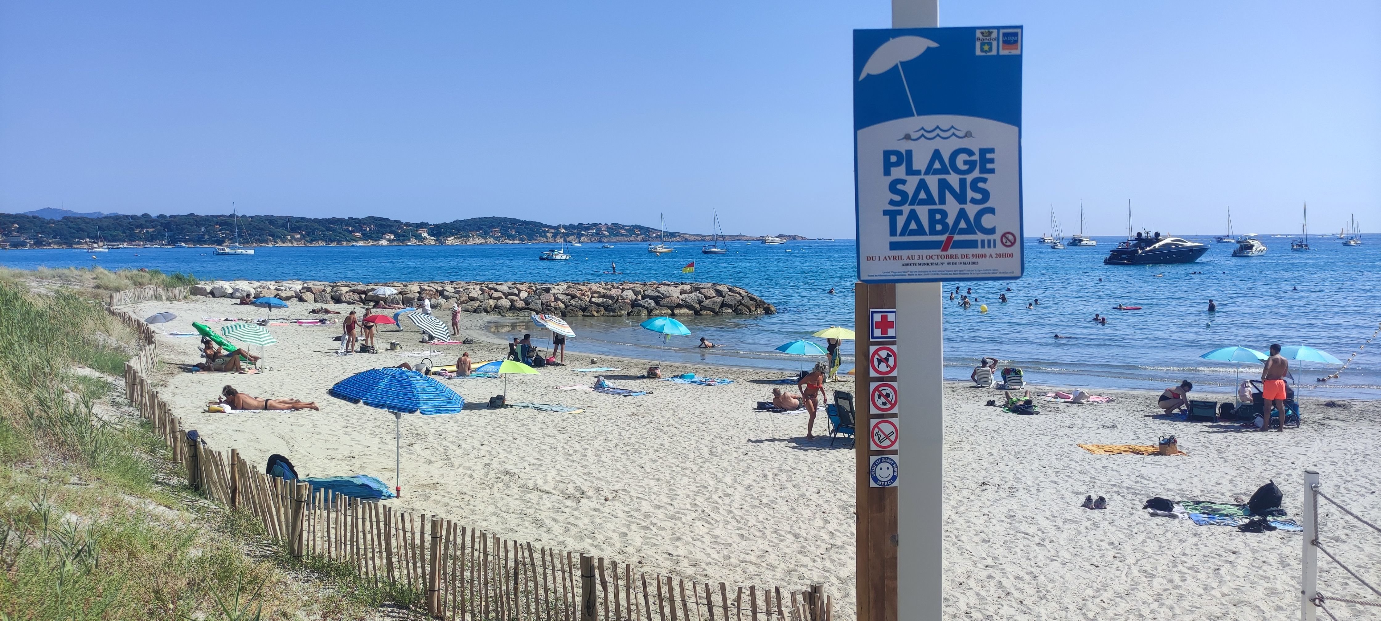 « Éteindre ma clope ici ? Et pourquoi ? » : à la plage et dans les parcs,  la vie sans cigarette démarre