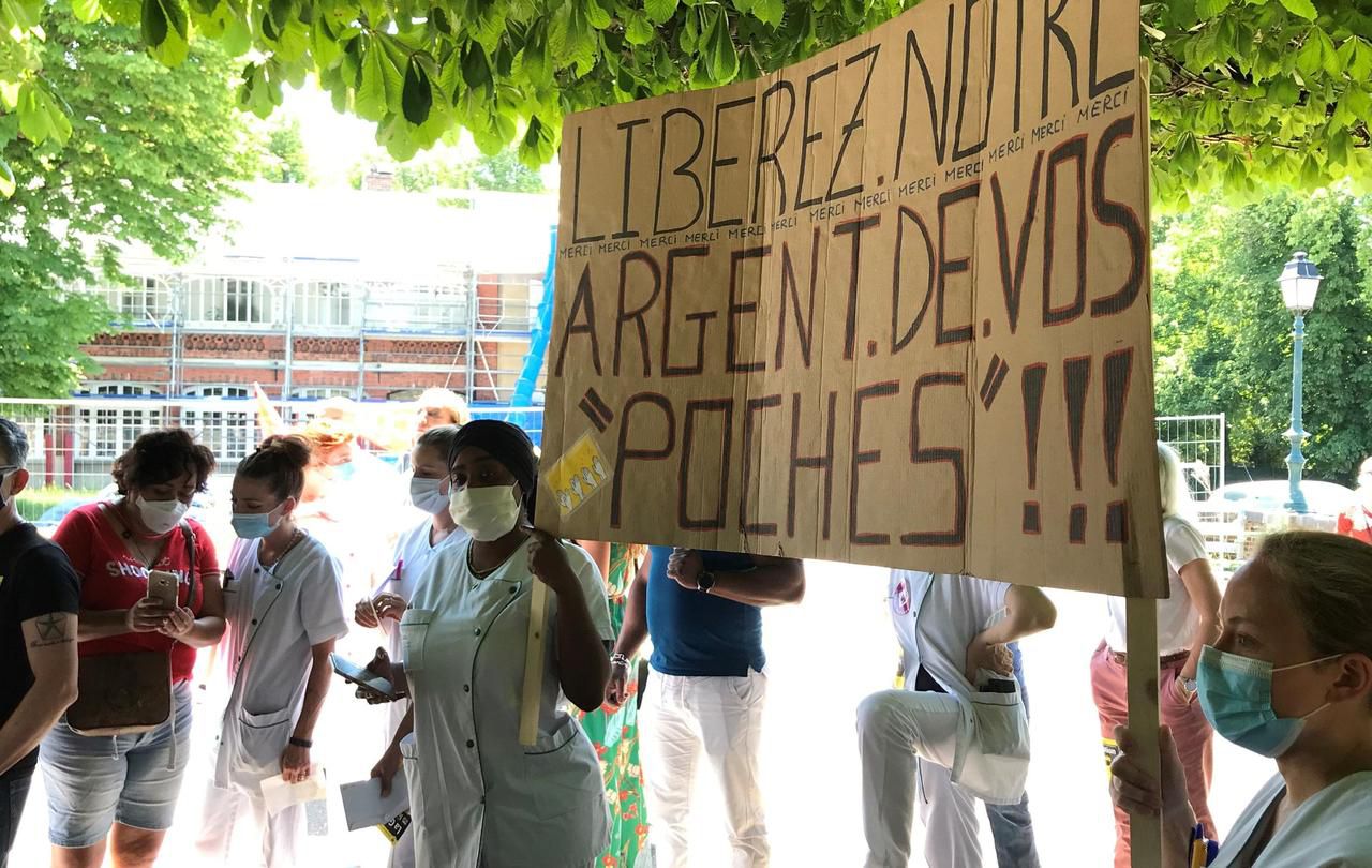 <b></b> Saint-Maurice, ce mardi. Près de 150 agents hospitaliers se sont à nouveau mobilisés pour réclamer la régularisation de leurs salaires amputés suite à des erreurs.